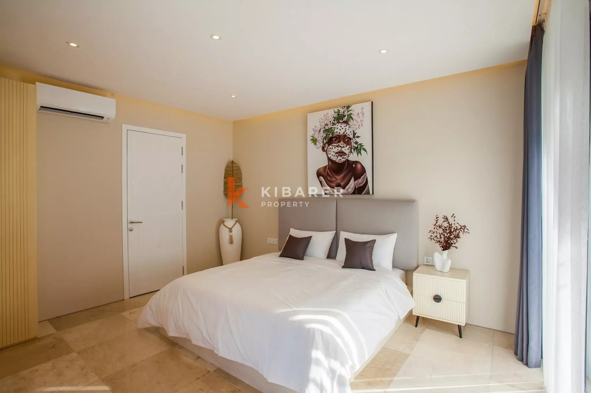 Elegant Four-Bedrooms Enclosed Living Villa in Pererenan Area — image 5