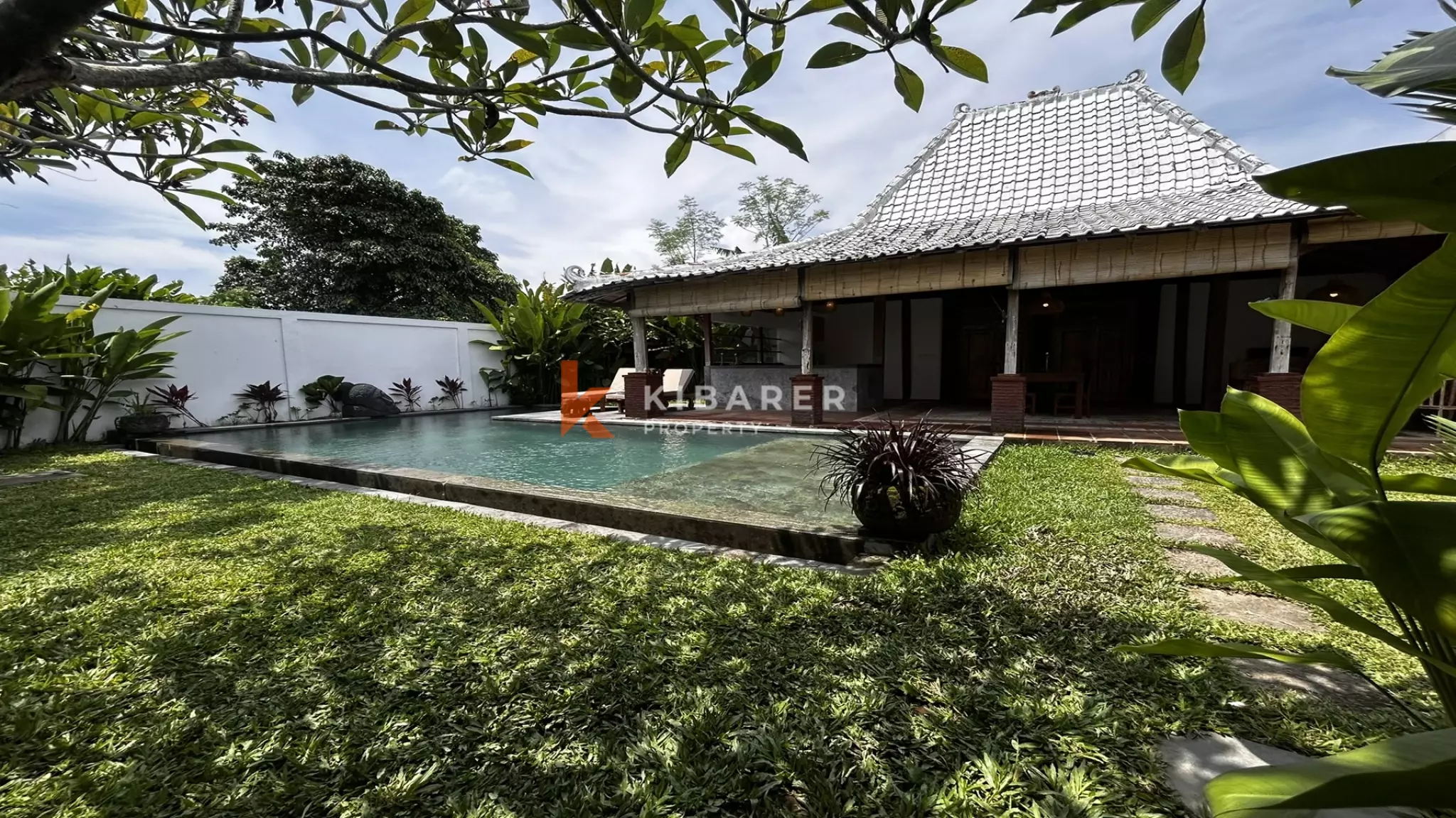 Beautiful Two Bedroom Joglo Villa With Open Living Situated in Tumbak Bayuh — image 1