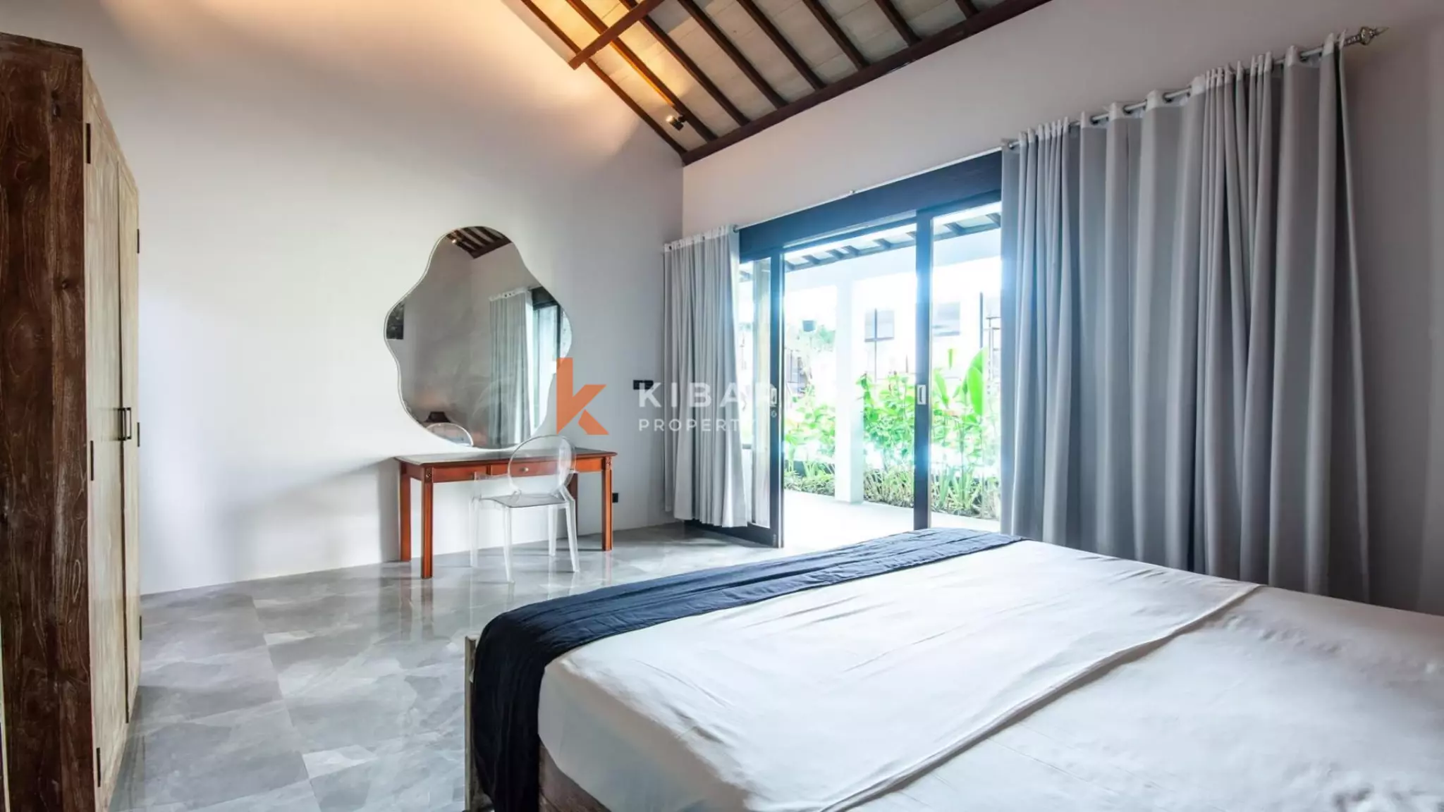 Elegant, Bright, and Contemporary Six-Bedroom Villa with Private Pool in Berawa — image 7