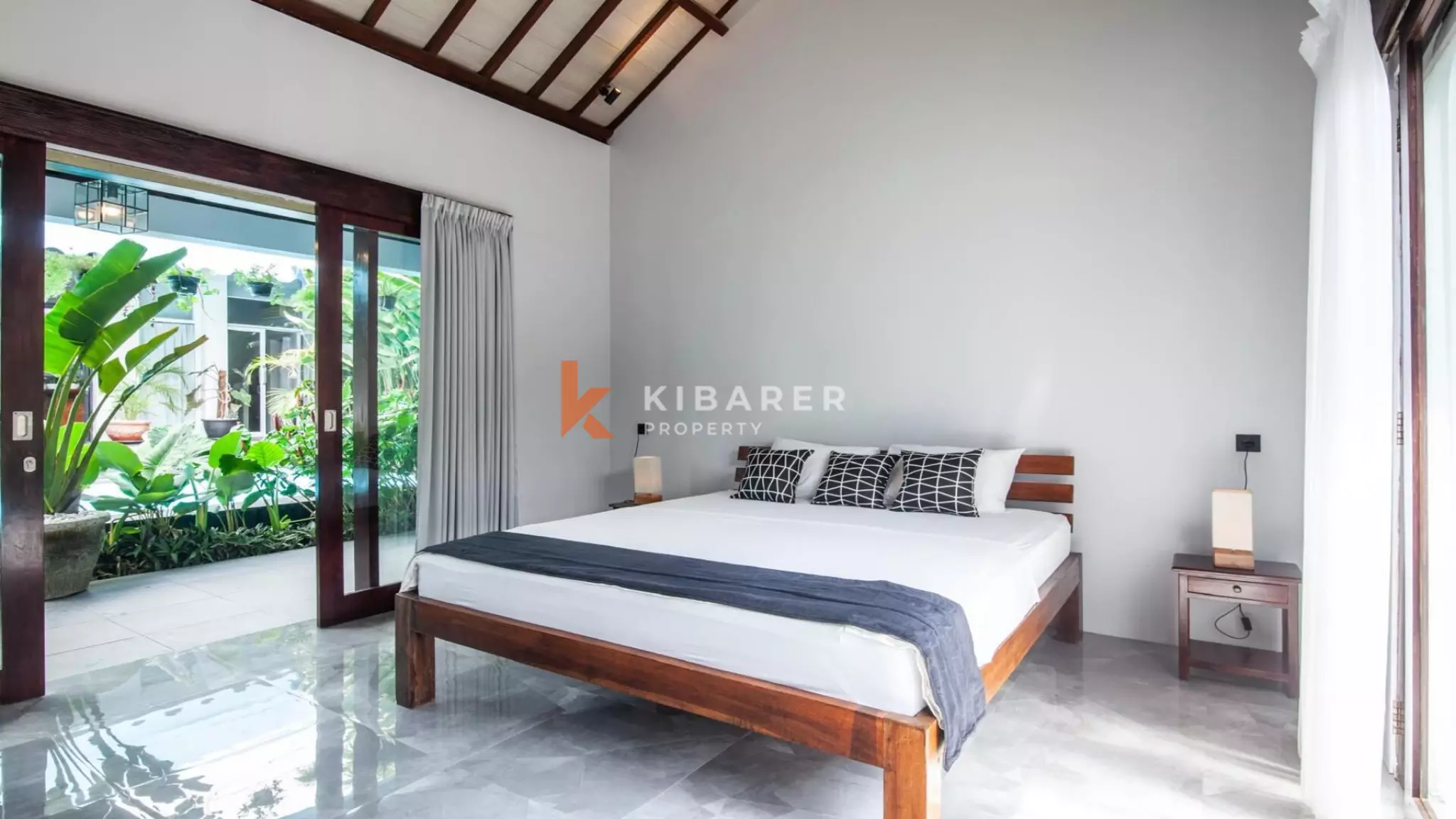 Elegant Bright Contemporary Six-Bedroom Villa with Serene Private Pool in Berawa — image 14