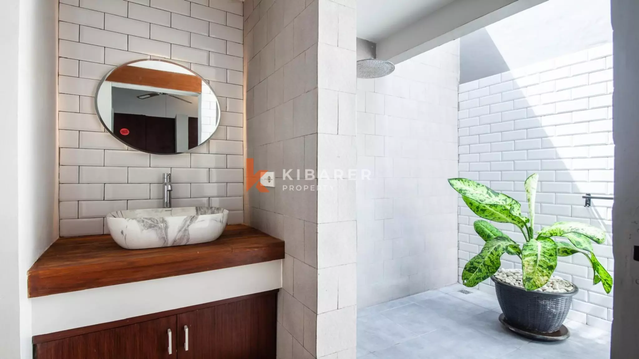 Elegant Bright Contemporary Six-Bedroom Villa with Serene Private Pool in Berawa — image 16