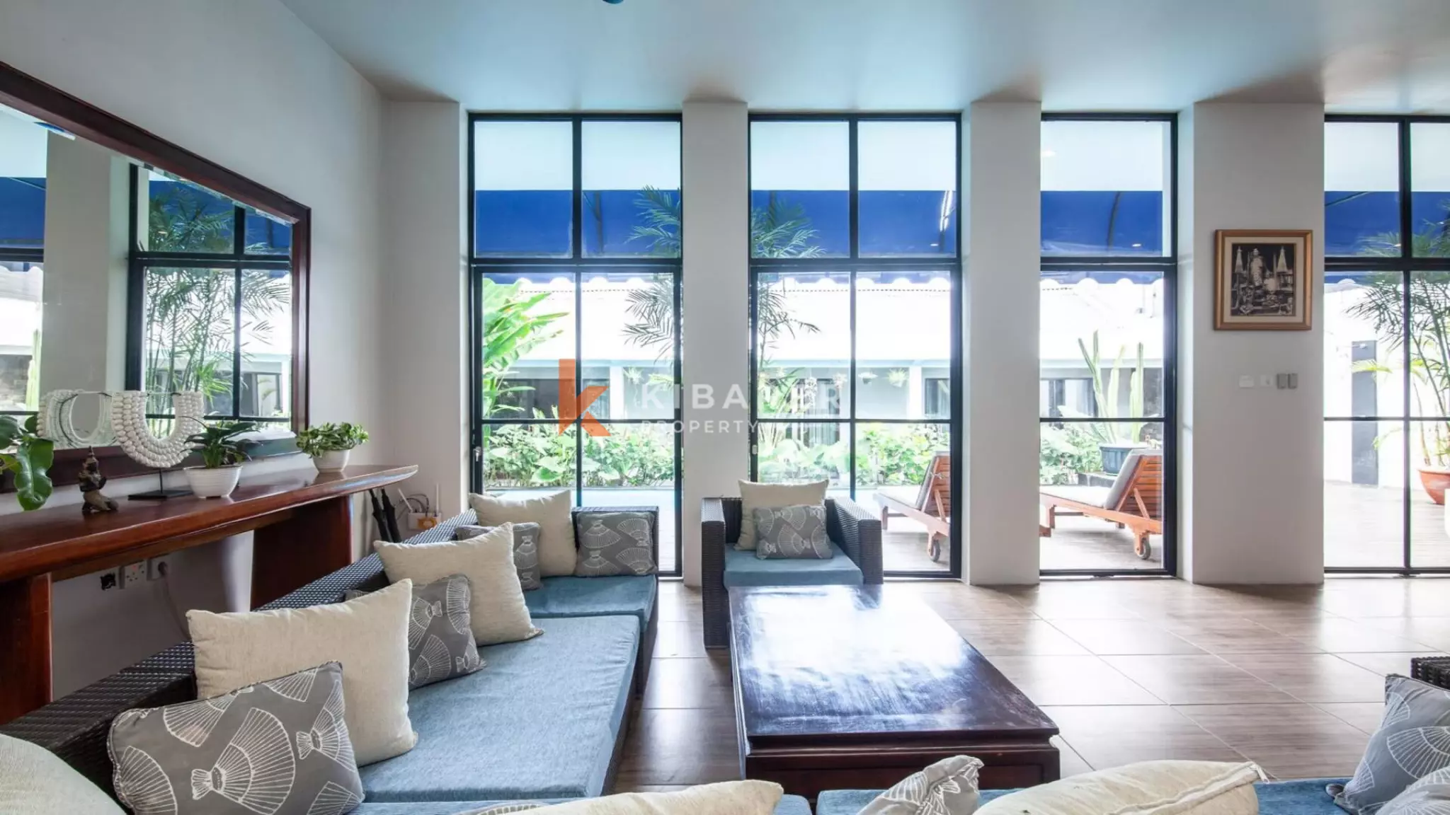 Elegant Bright Contemporary Six-Bedroom Villa with Serene Private Pool in Berawa — image 4