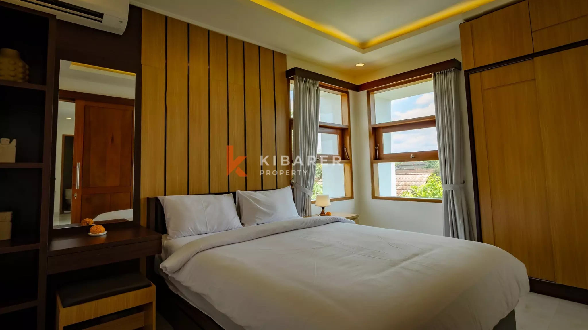 Charming Four-Bedroom Family Escape with Tropical Garden in Abiansemal — image 7