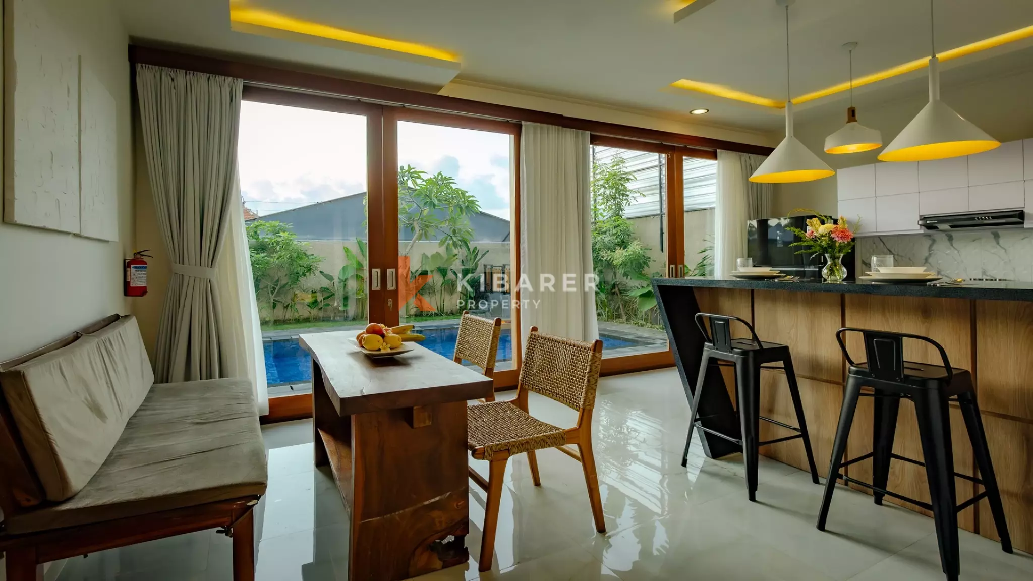 Charming Four-Bedroom Family Escape with Tropical Garden in Abiansemal — image 4