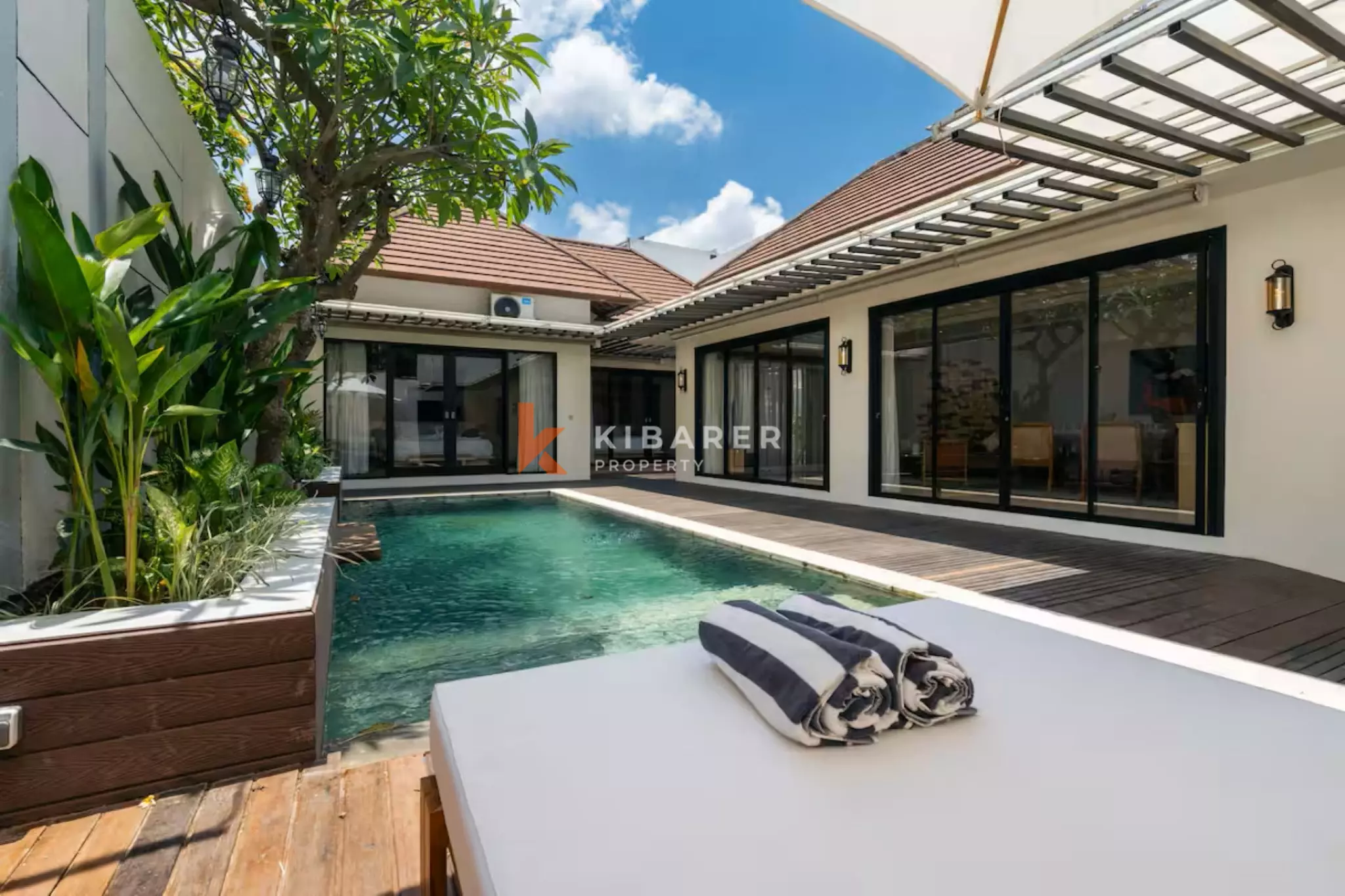 Stylish Two Bedroom Villa – Steps to Atlas & Berawa Beach