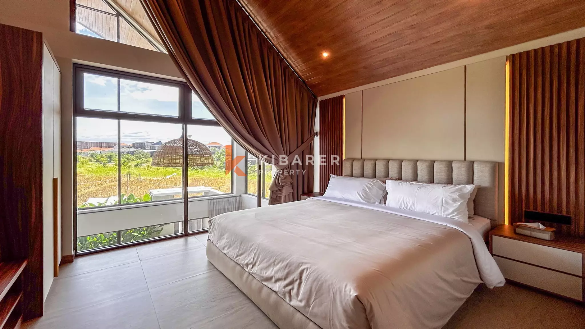 Modern Tropical Hideaway: Three-Bedroom Villa in Pererenan — image 9