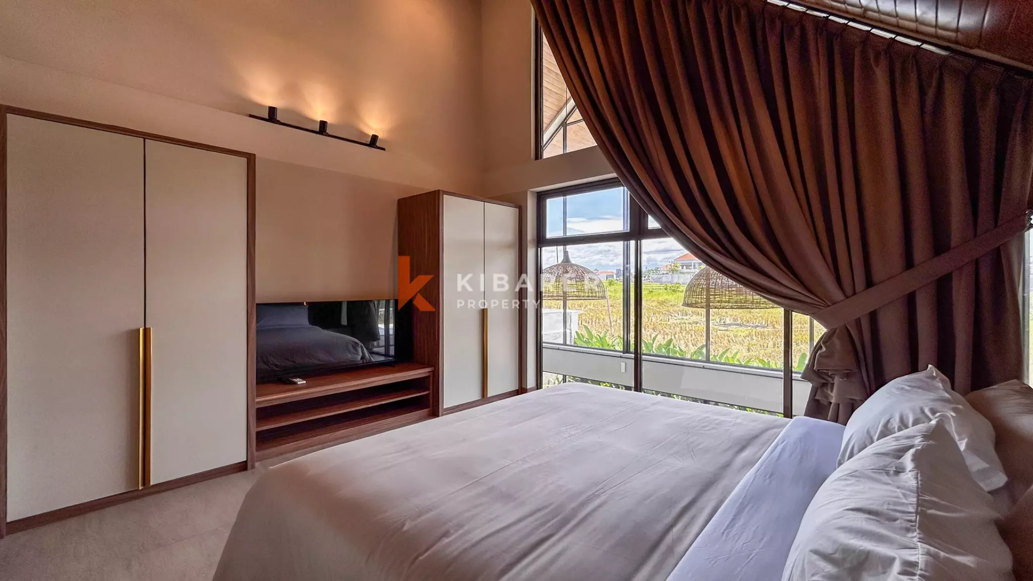 Modern Tropical Hideaway: Three-Bedroom Villa in Pererenan — image 10