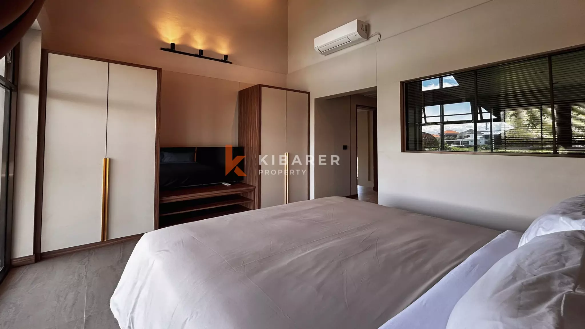 Modern Tropical Hideaway: Three-Bedroom Villa in Pererenan — image 16