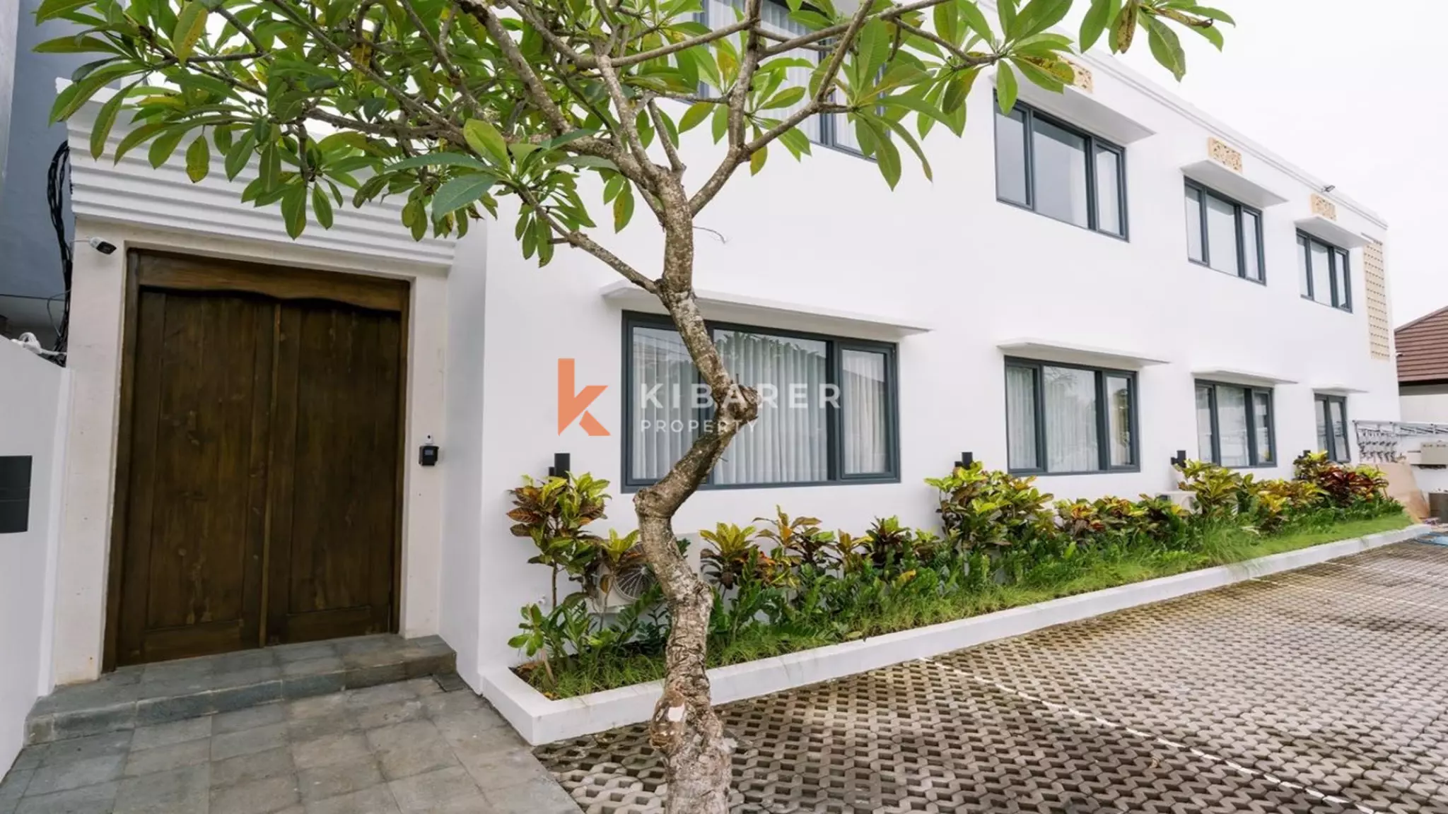 Charming One-Bedroom Studio with Shared Pool in Denpasar — image 1