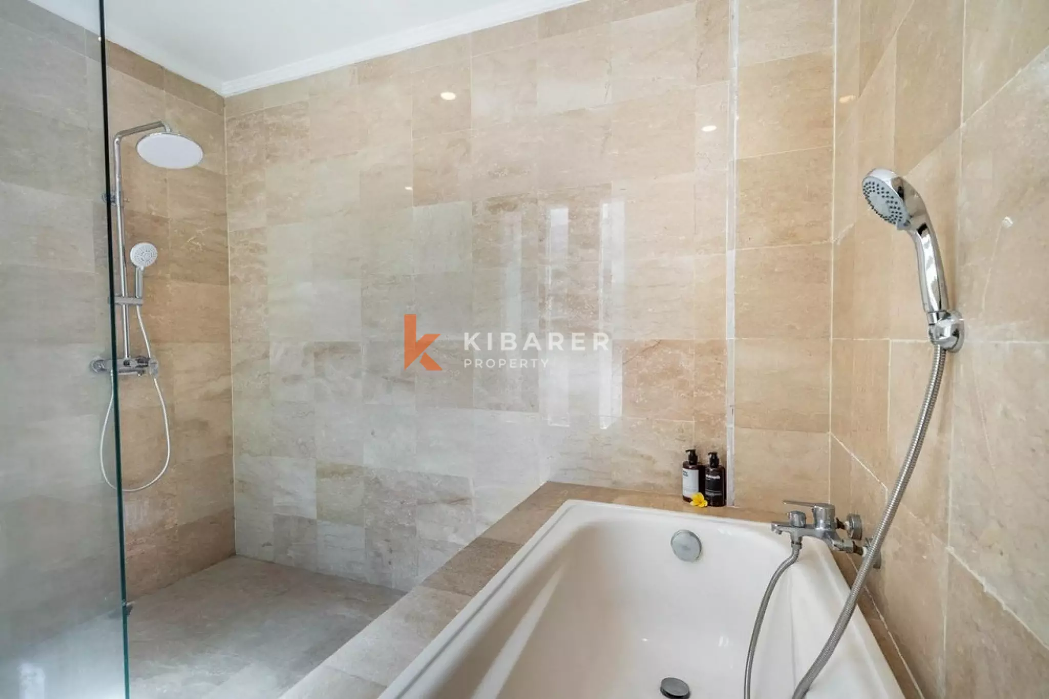 Spacious Four-Bedrooms Ocean View Villa in Ungasan — image 17