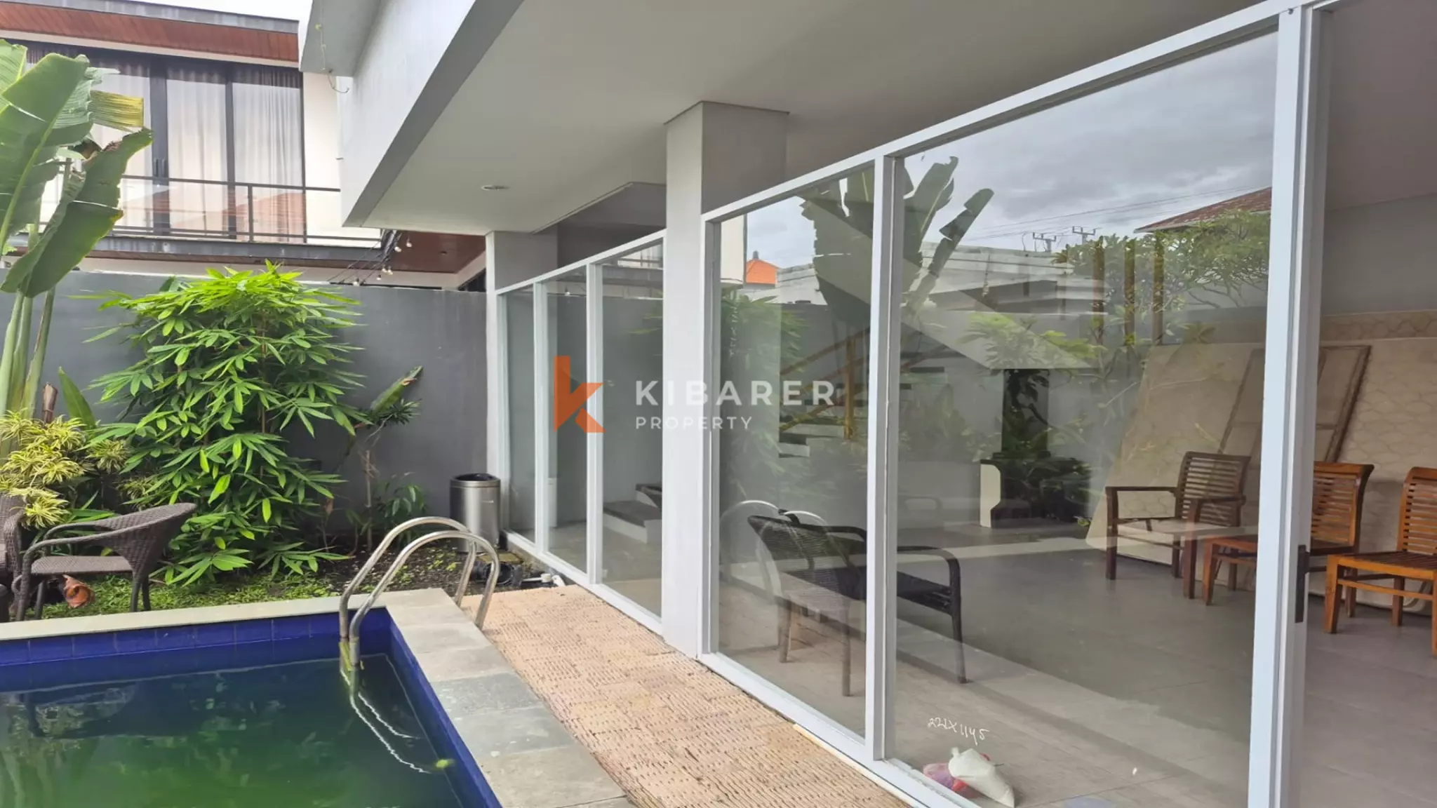 Charming Modern Two-Bedroom Villa with Enclosed Living Room in Tumbak Bayuh