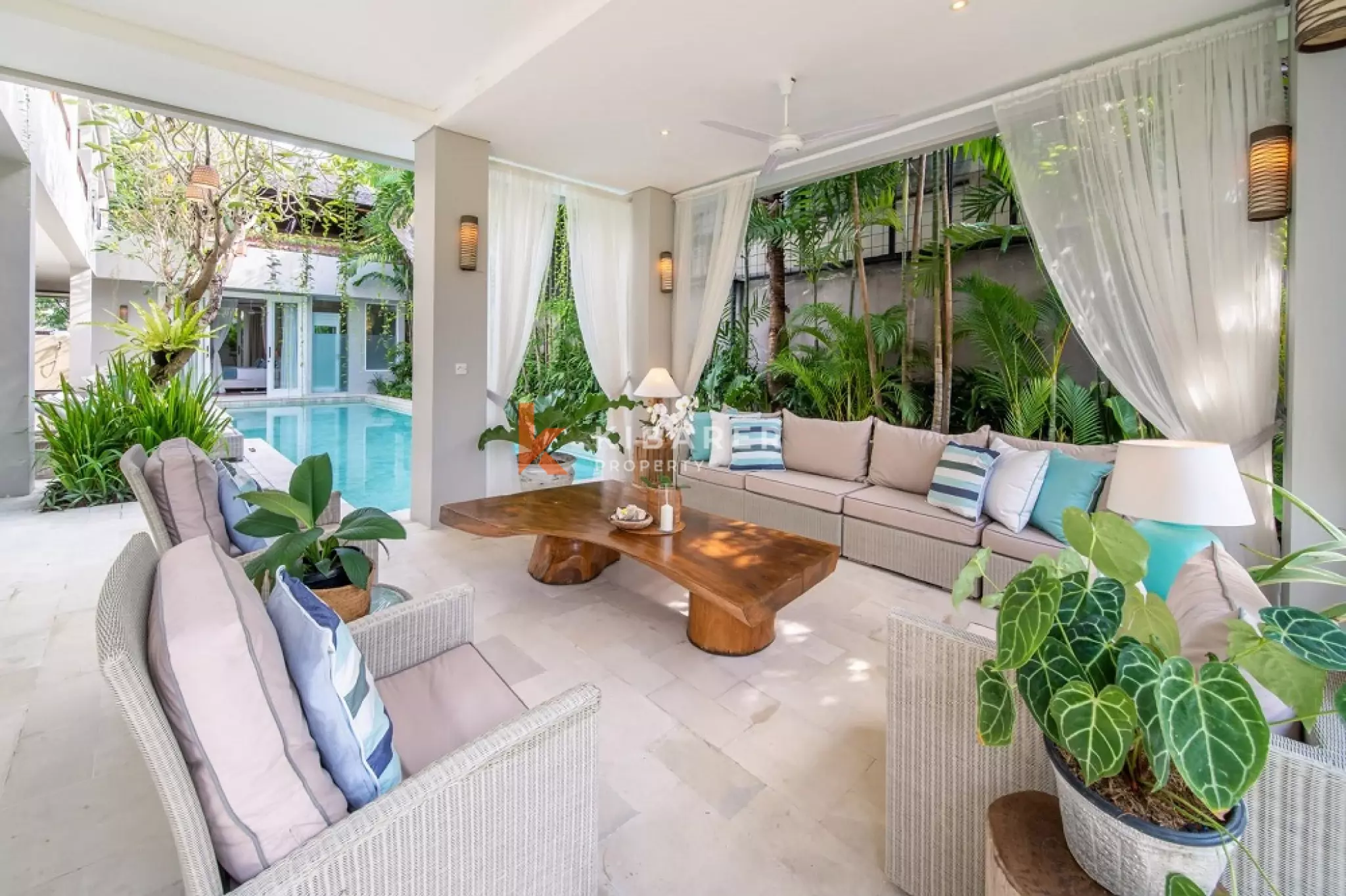 Luxury Spacious Four-Bedrooms Villa Walking Distance to Berawa Beach — image 7