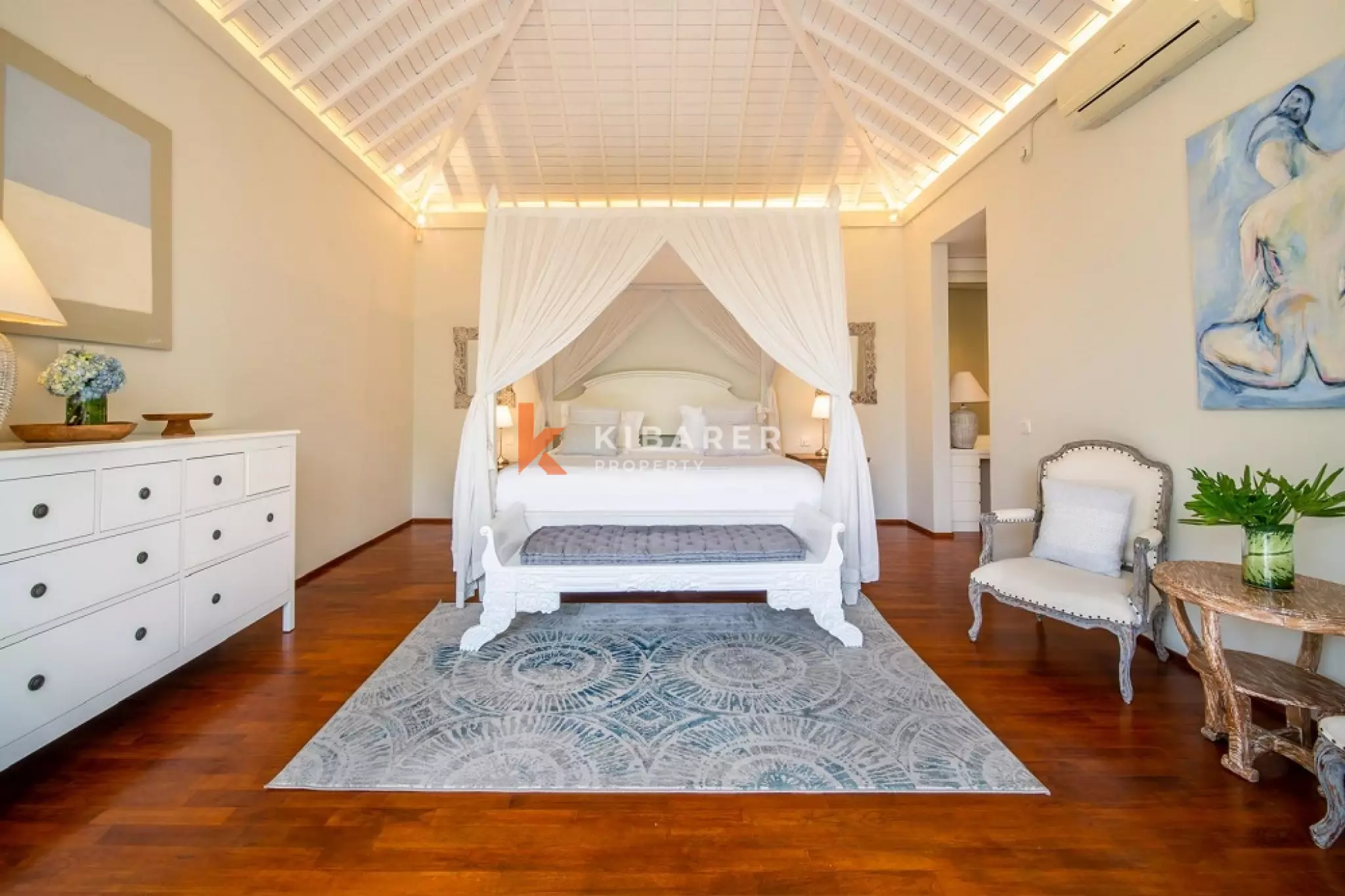 Luxury Spacious Four-Bedrooms Villa Walking Distance to Berawa Beach — image 8