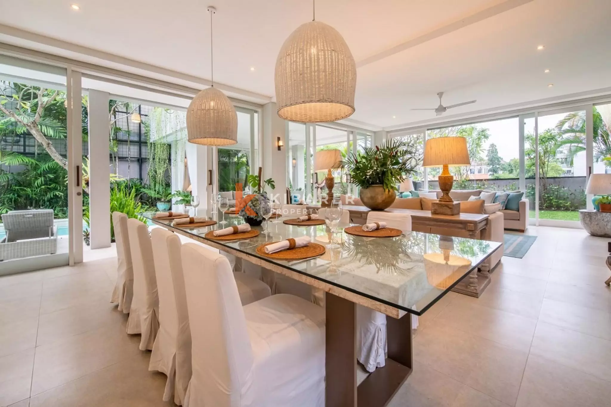 Luxury Spacious Four-Bedrooms Villa Walking Distance to Berawa Beach — image 5