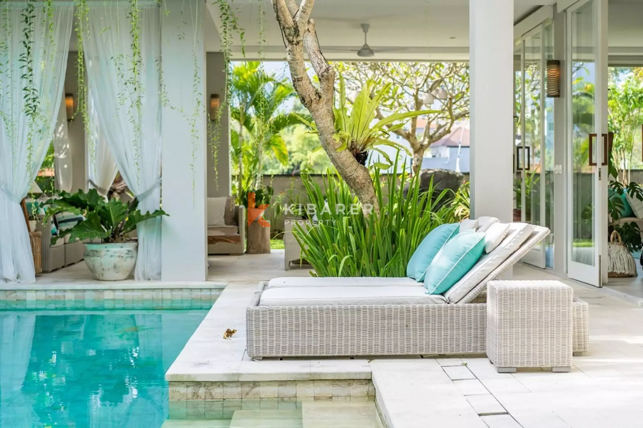 Luxury Spacious Four-Bedrooms Villa Walking Distance to Berawa Beach — image 18