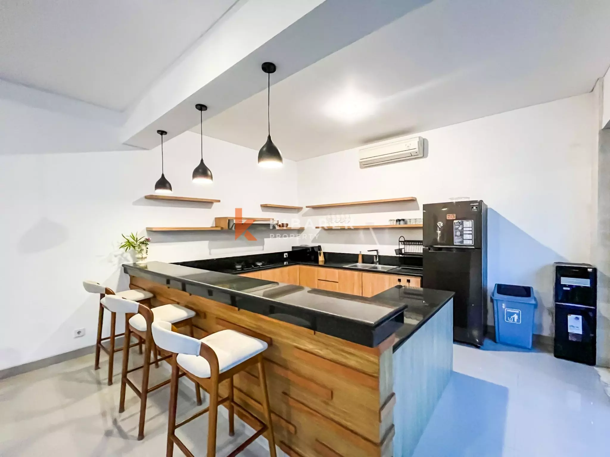 Tropical Three Bedroom Enclosed Villa in Berawa — image 7