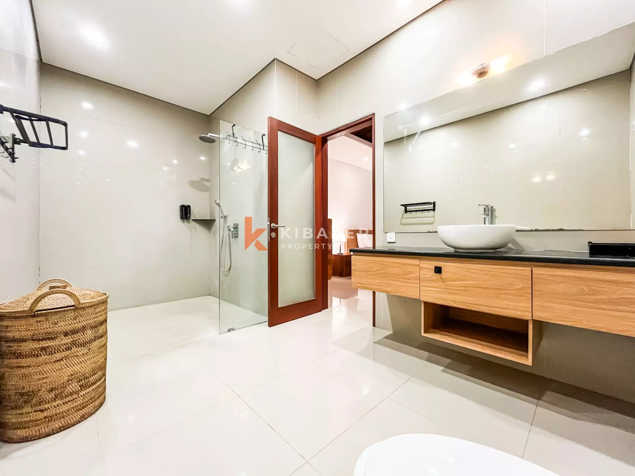 Tropical Three Bedroom Enclosed Villa in Berawa — image 16