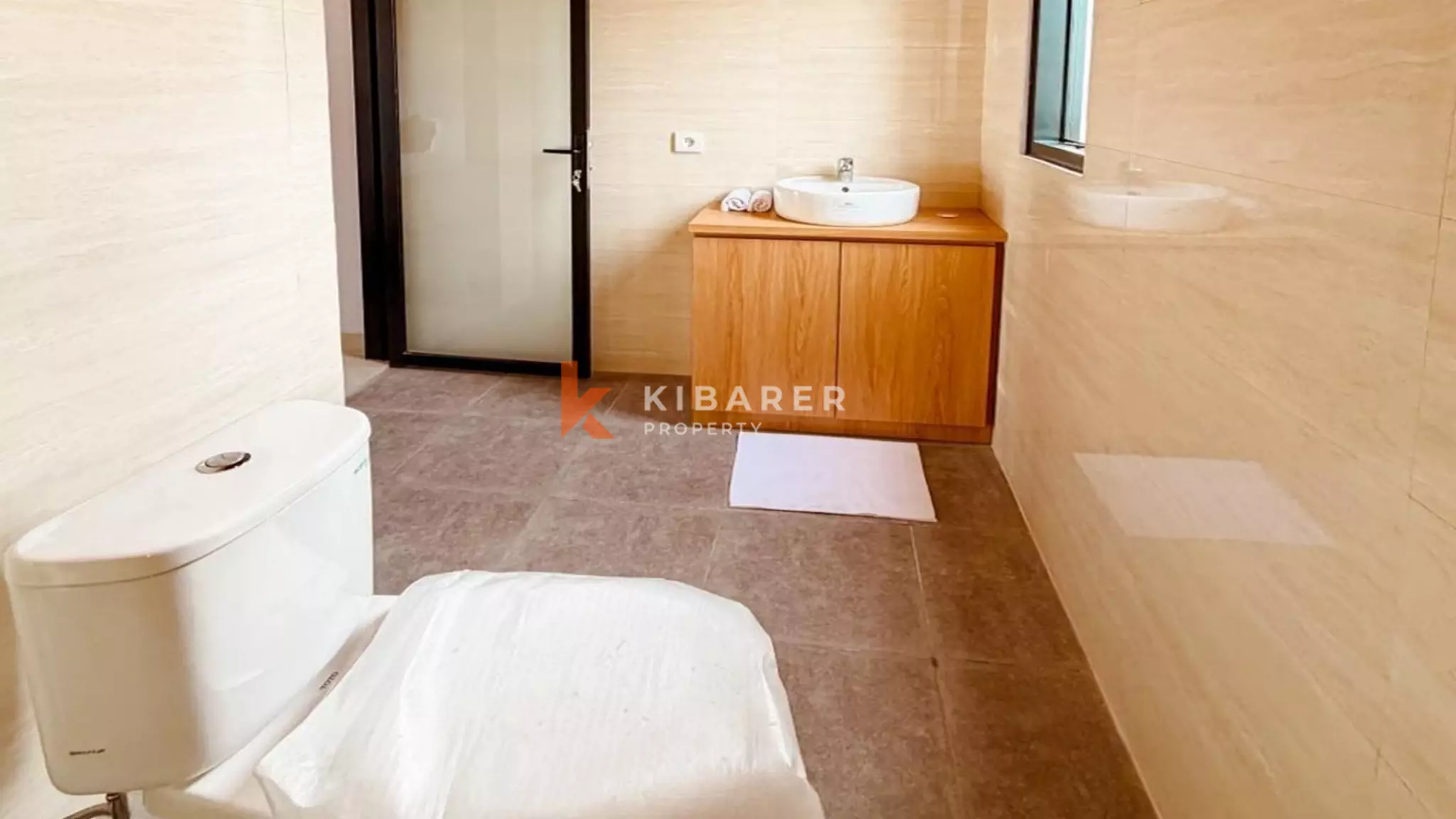 Attractive Semi-Furnished Two-Bedroom Villa with Enclosed Living Room in Mengwi — image 8