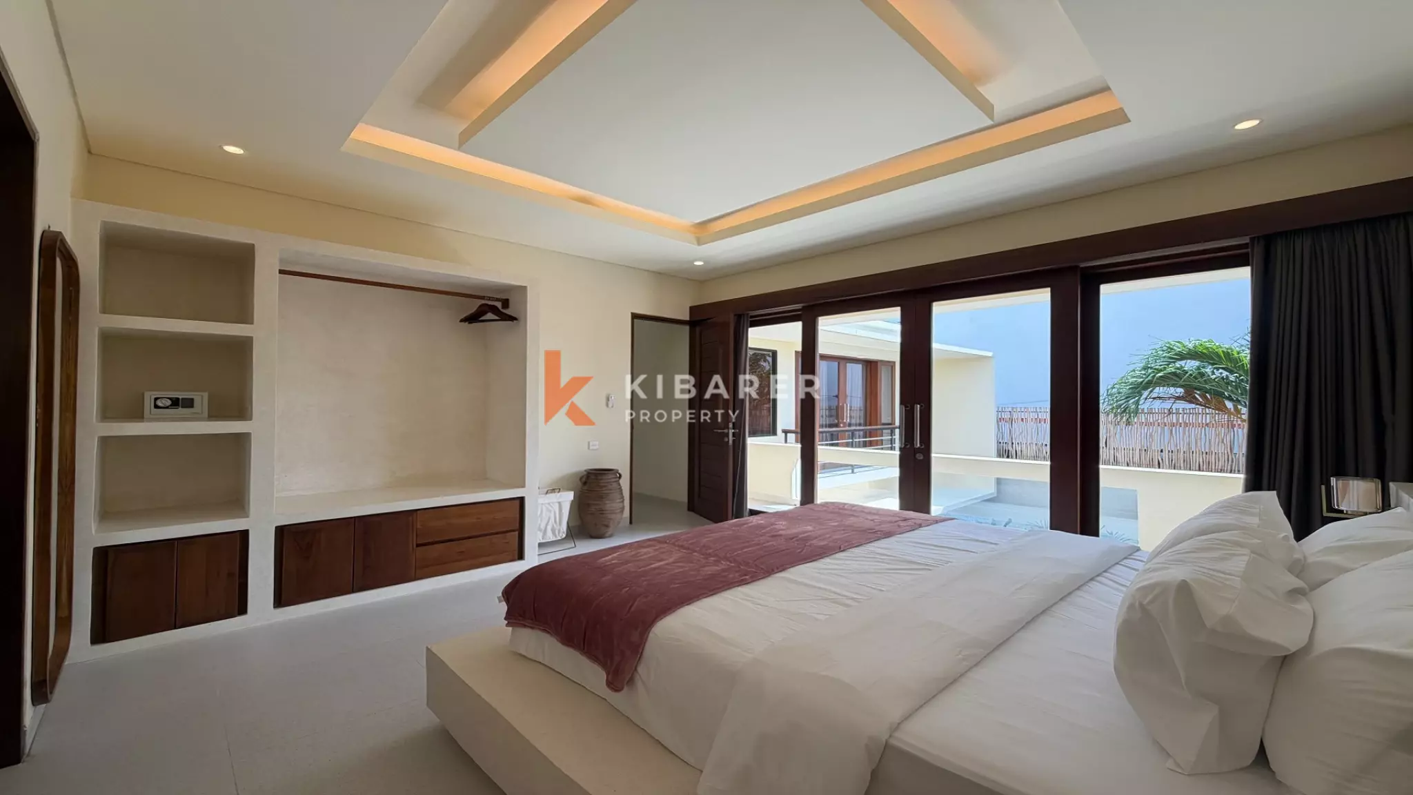 Aesthetic Cream-Tone Three-Bedrooms Villa With Rooftop and Jacuzzi in Berawa — image 19