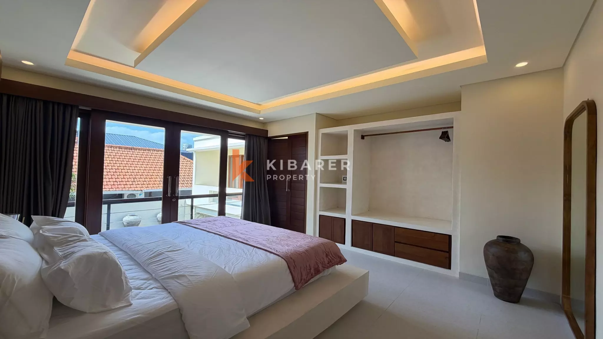 Aesthetic Cream-Tone Three-Bedrooms Villa With Rooftop and Jacuzzi in Berawa — image 8