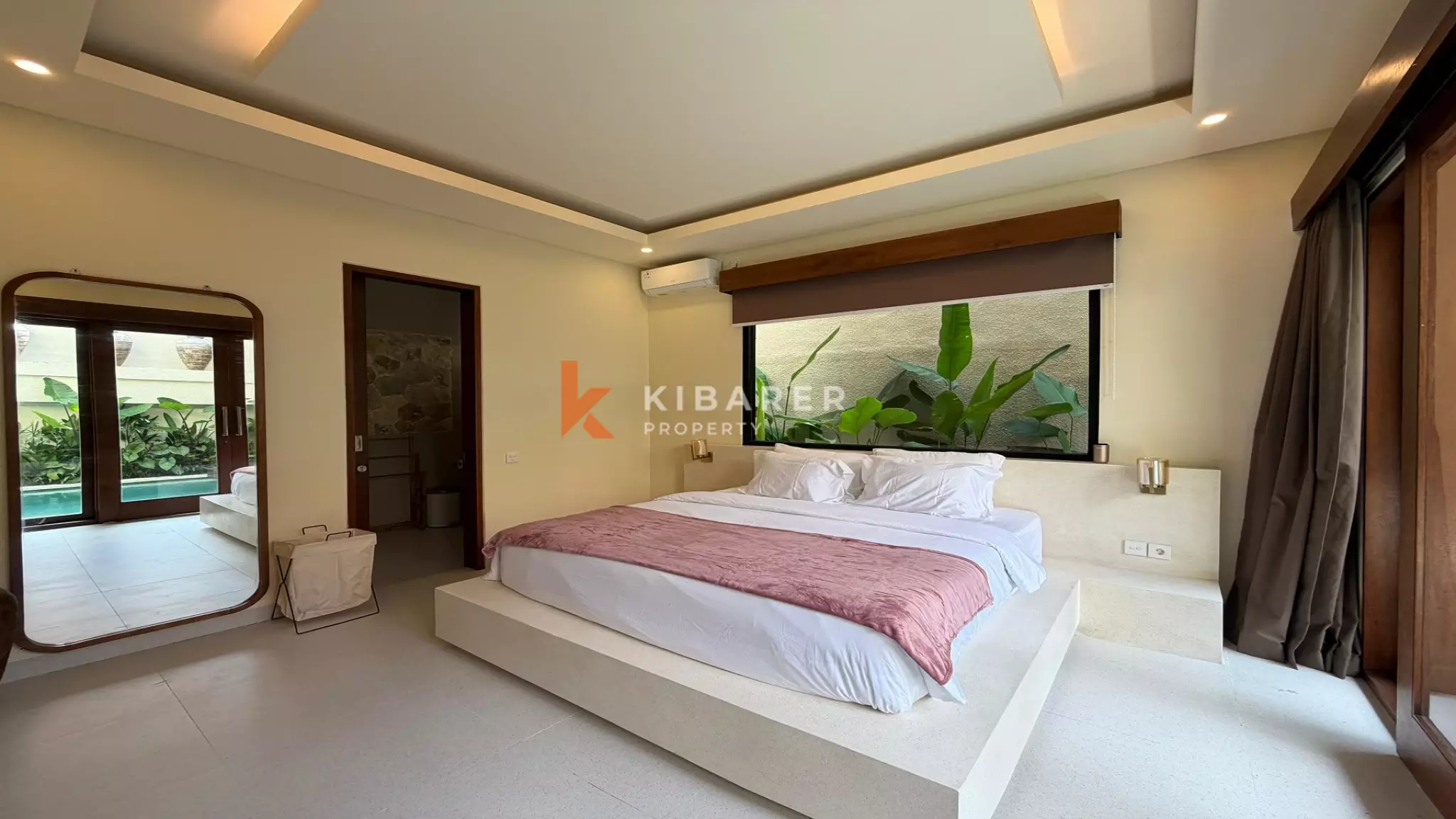 Aesthetic Cream-Tone Three-Bedrooms Villa With Rooftop and Jacuzzi in Berawa — image 9