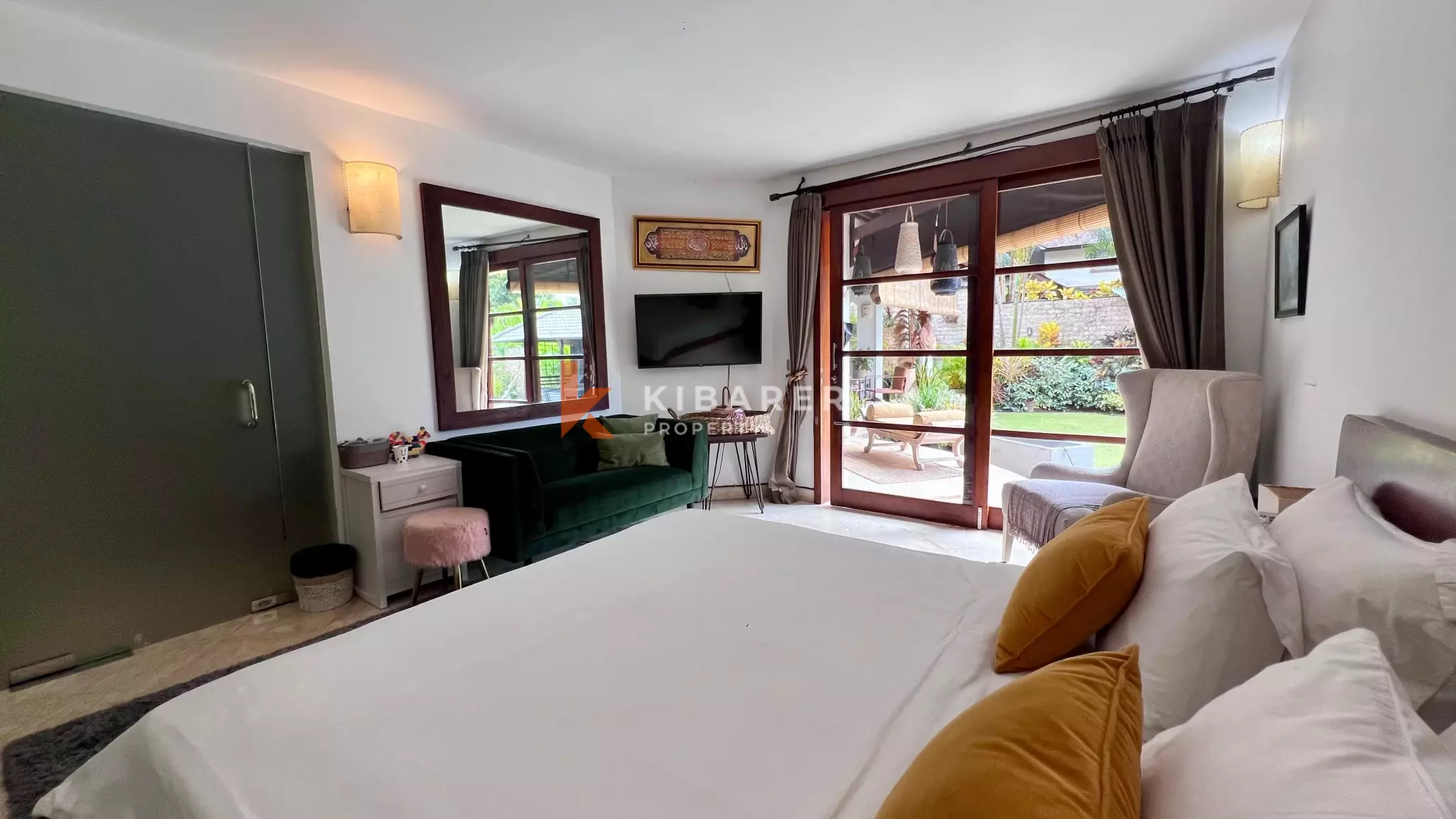 Contemporary Jungle-View Three-Bedrooms Villa Near Berawa Beach — image 13