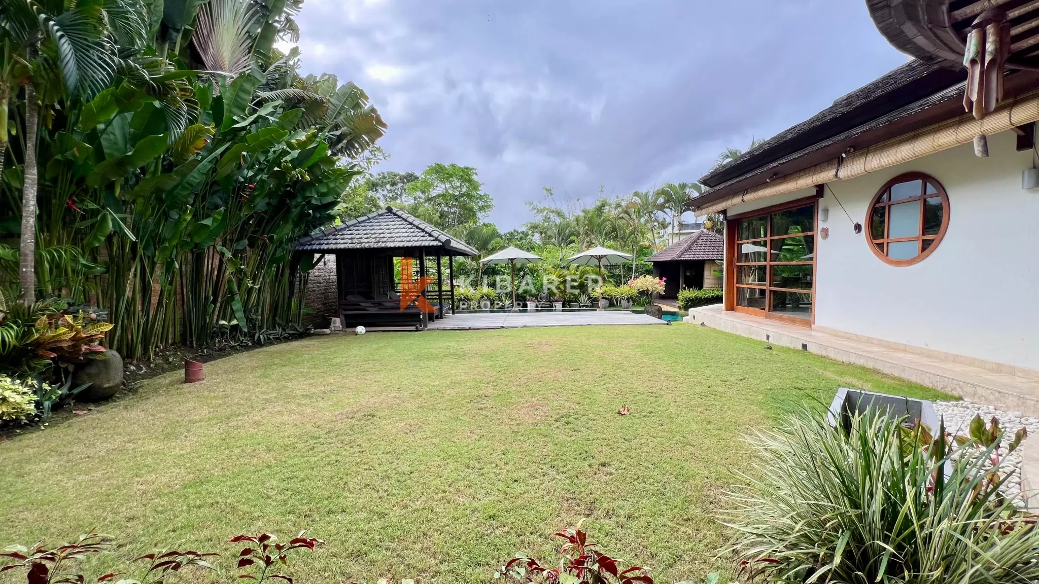 Contemporary Jungle-View Three-Bedrooms Villa Near Berawa Beach — image 3