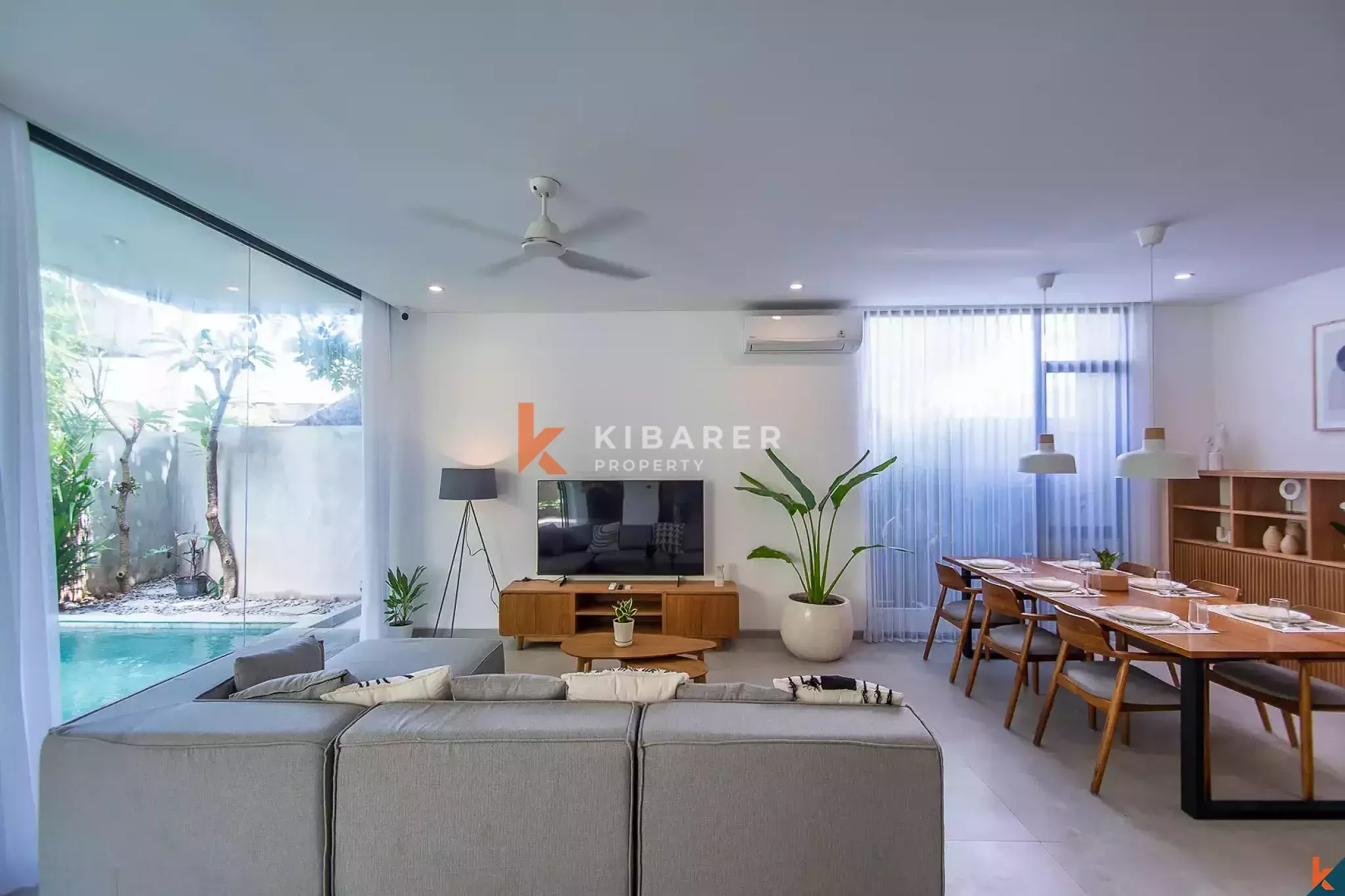 Premium Three-Bedroom Villa with Urban Tropical Design in Umalas — image 3