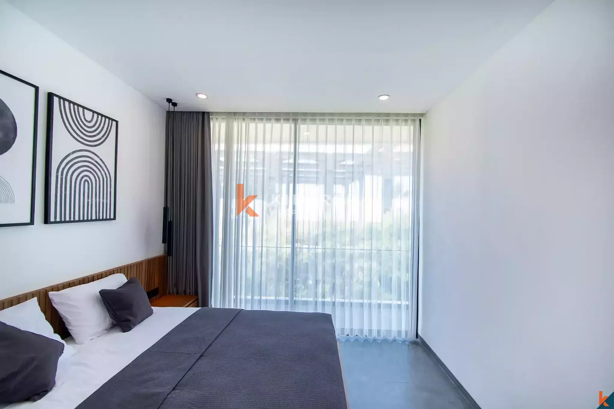 Premium Three-Bedroom Villa with Urban Tropical Design in Umalas — image 15