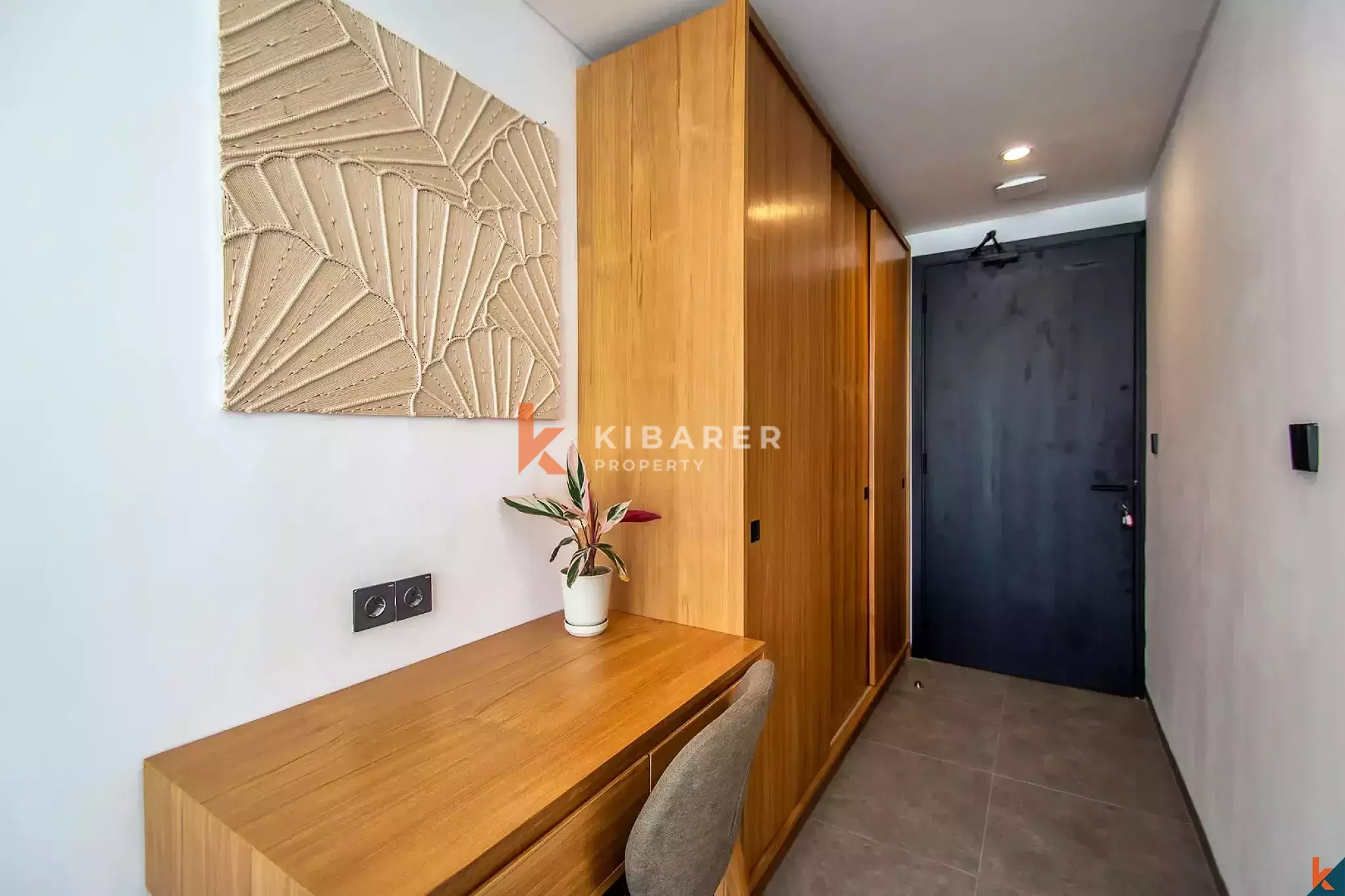 Premium Three-Bedroom Villa with Urban Tropical Design in Umalas — image 13