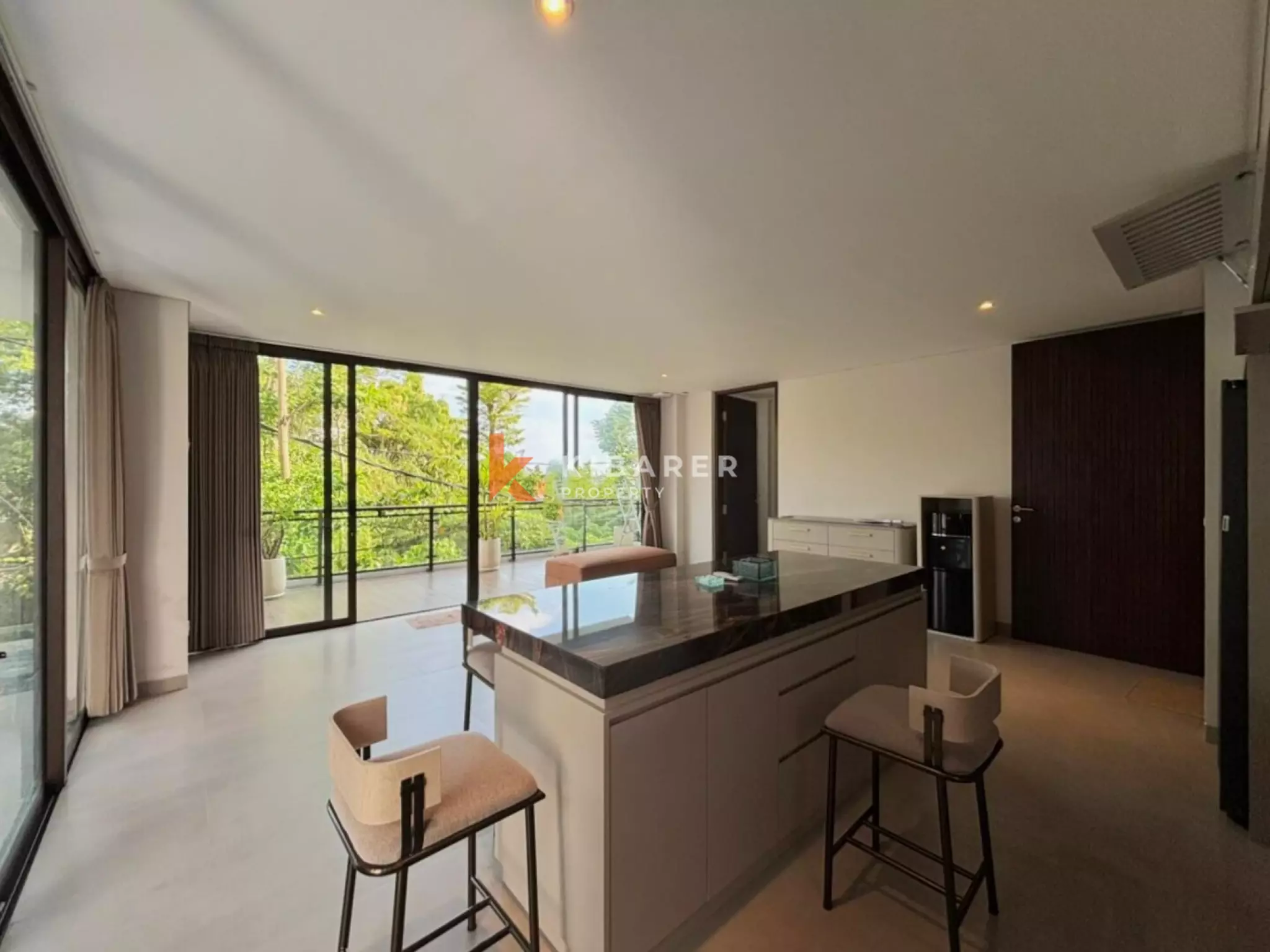 Four Storey Level Three Bedroom Townhouse in Berawa — image 3