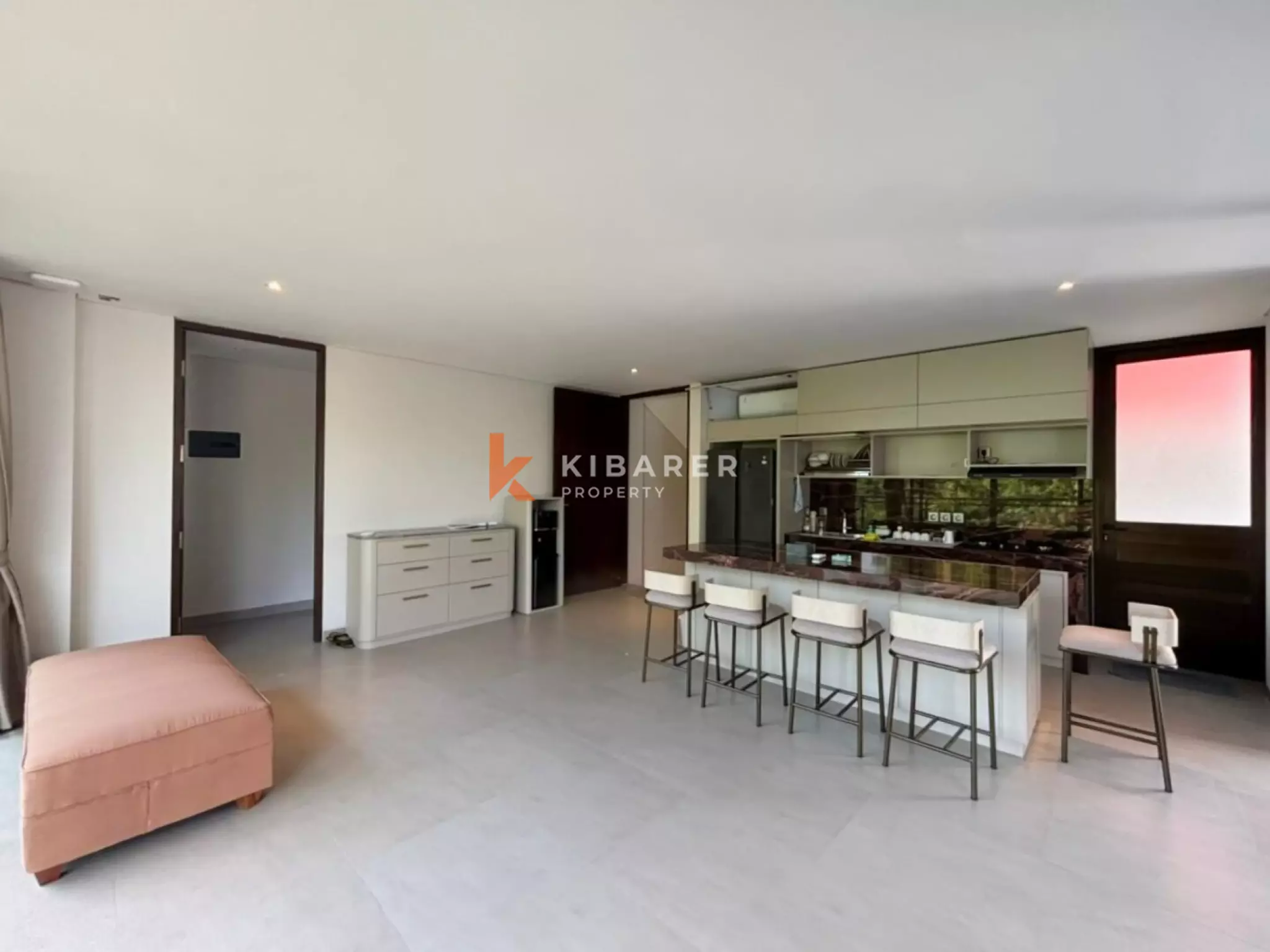 Four Storey Level Three Bedroom Townhouse in Berawa — image 2