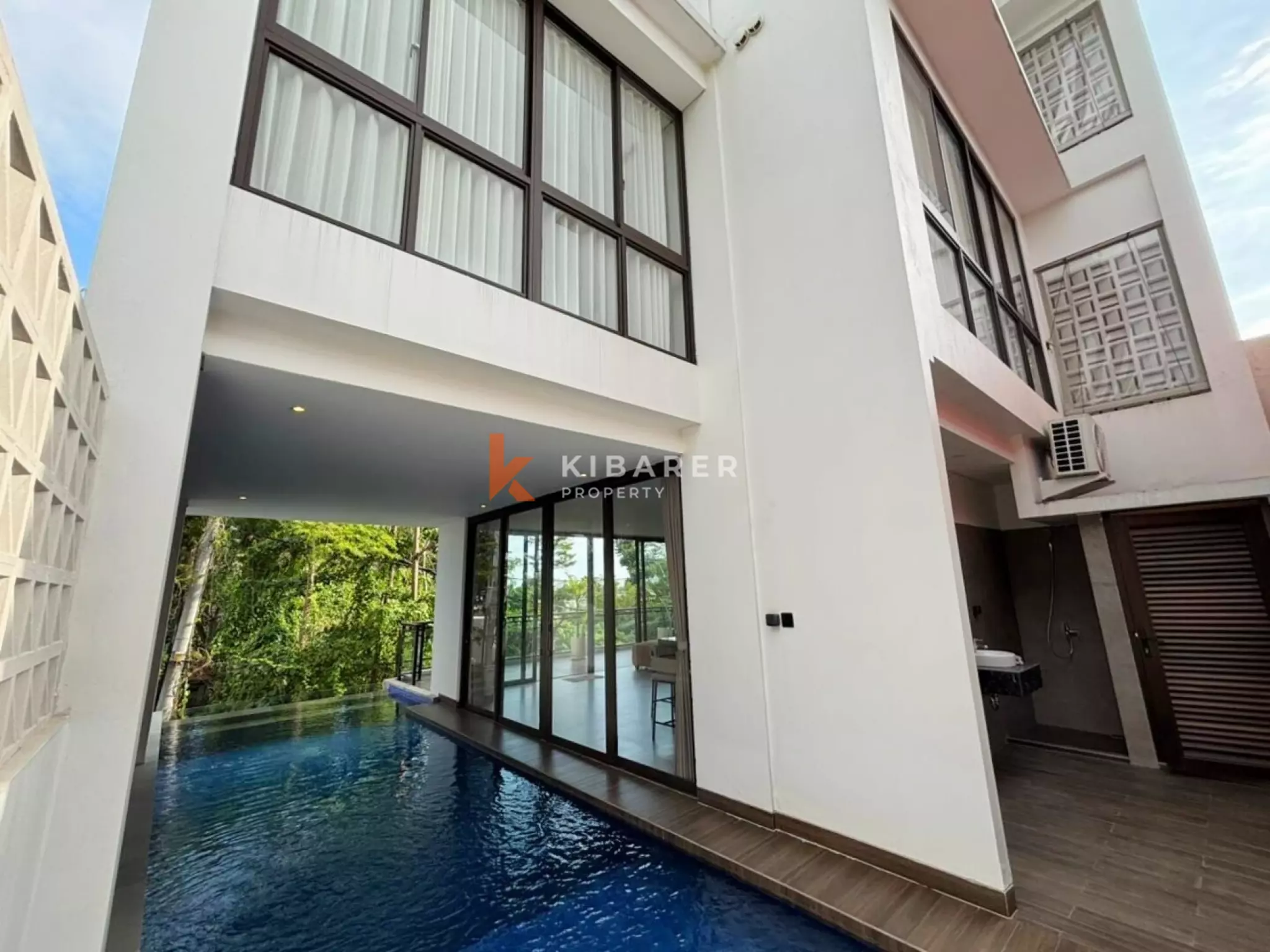 Four Storey Level Three Bedroom Townhouse in Berawa — image 1