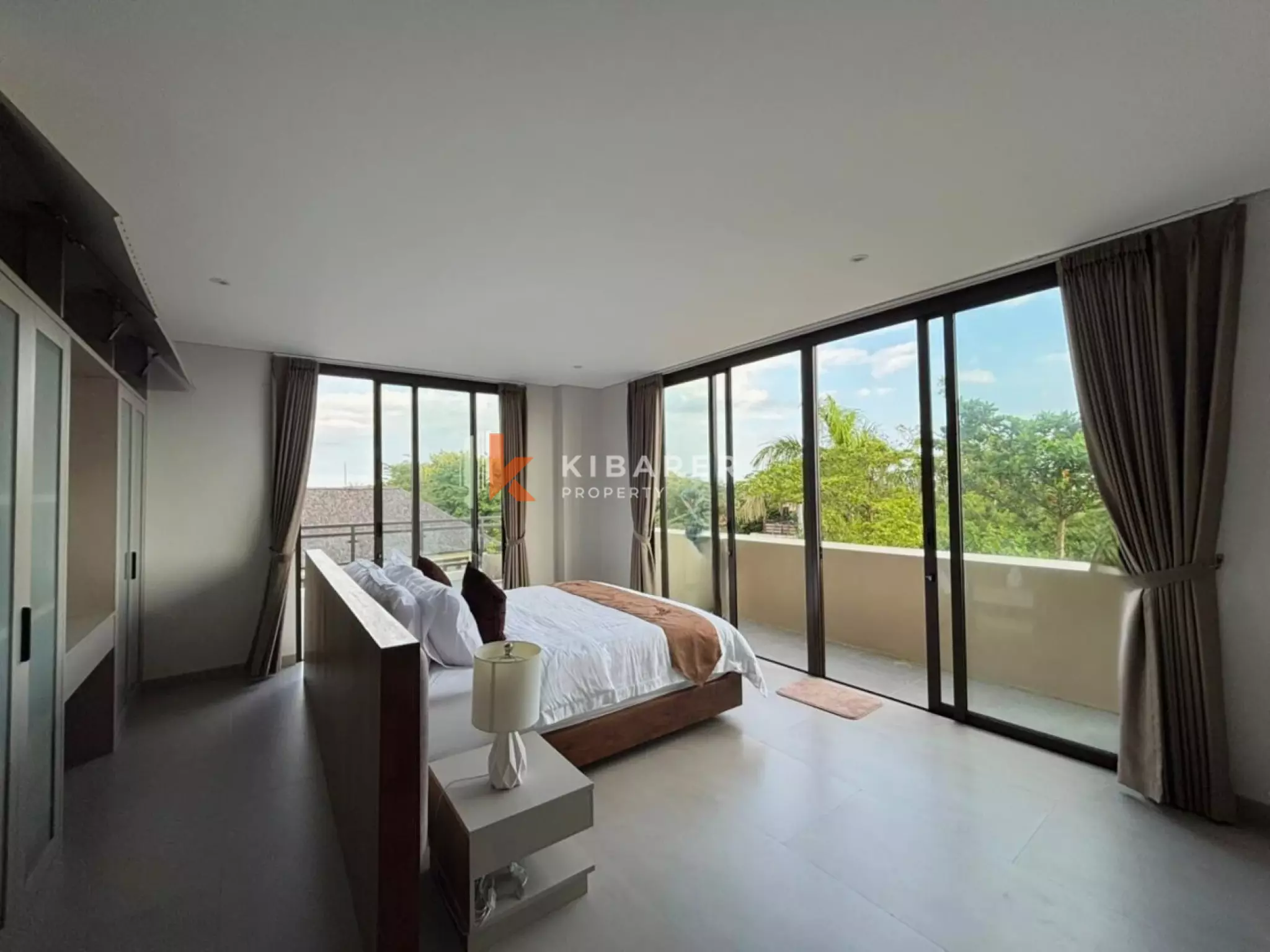 Four Storey Level Three Bedroom Townhouse in Berawa — image 10