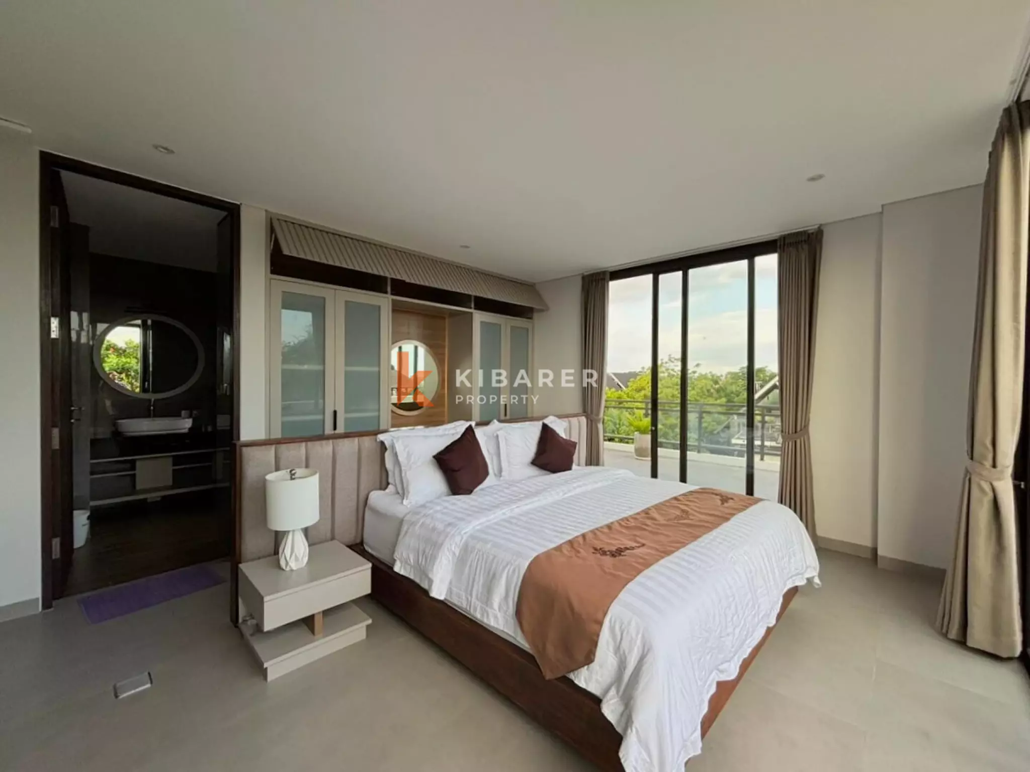 Four Storey Level Three Bedroom Townhouse in Berawa — image 9