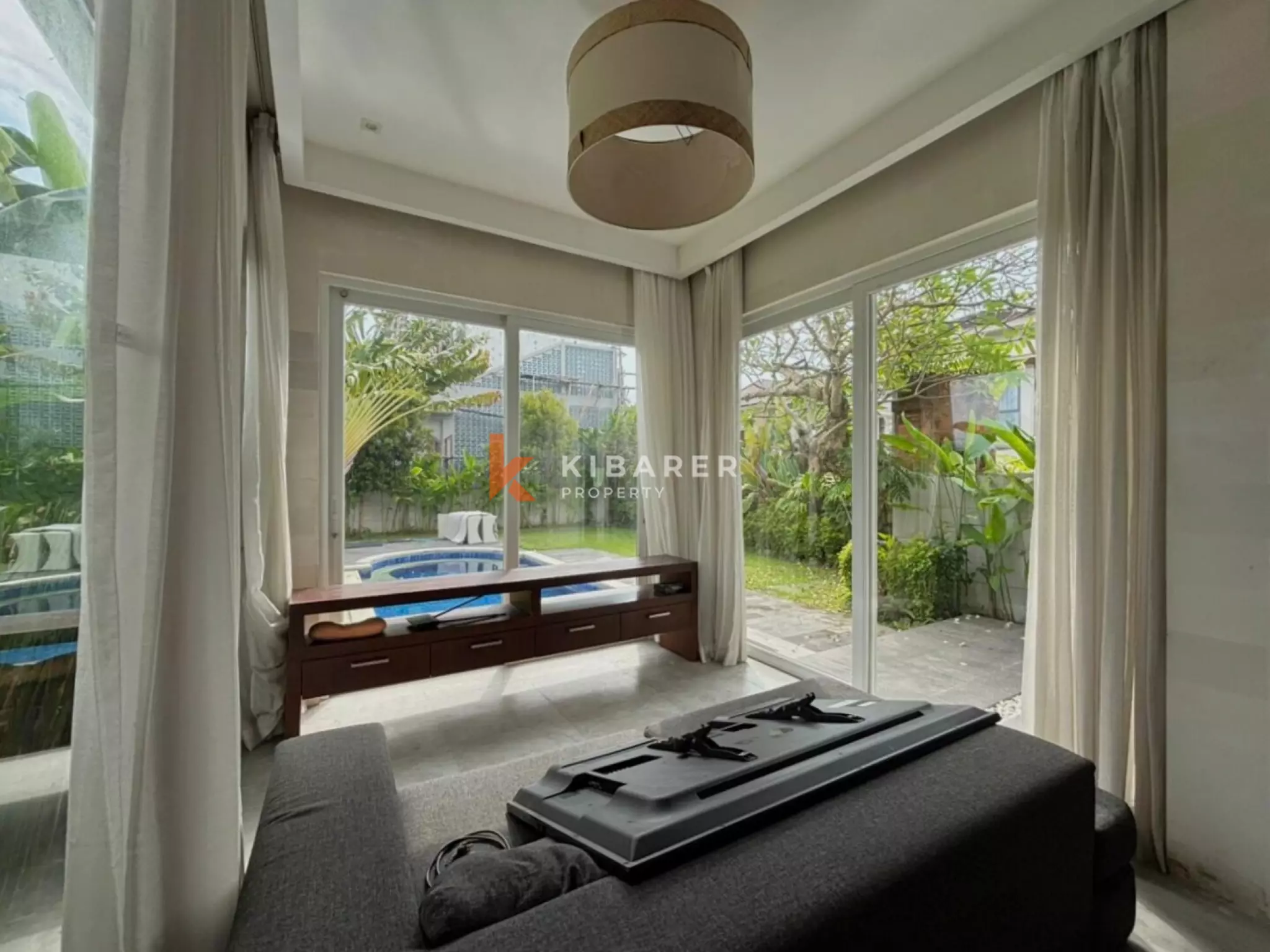 Prime Location Three Bedroom Villa in Berawa Near Finns & Atlas Beach Club — image 7