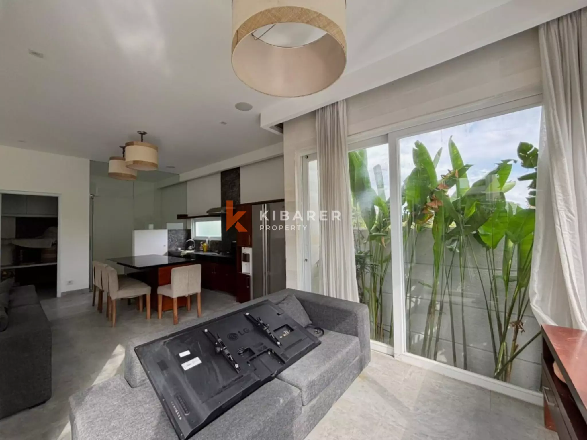 Prime Location Three Bedroom Villa in Berawa Near Finns & Atlas Beach Club — image 8