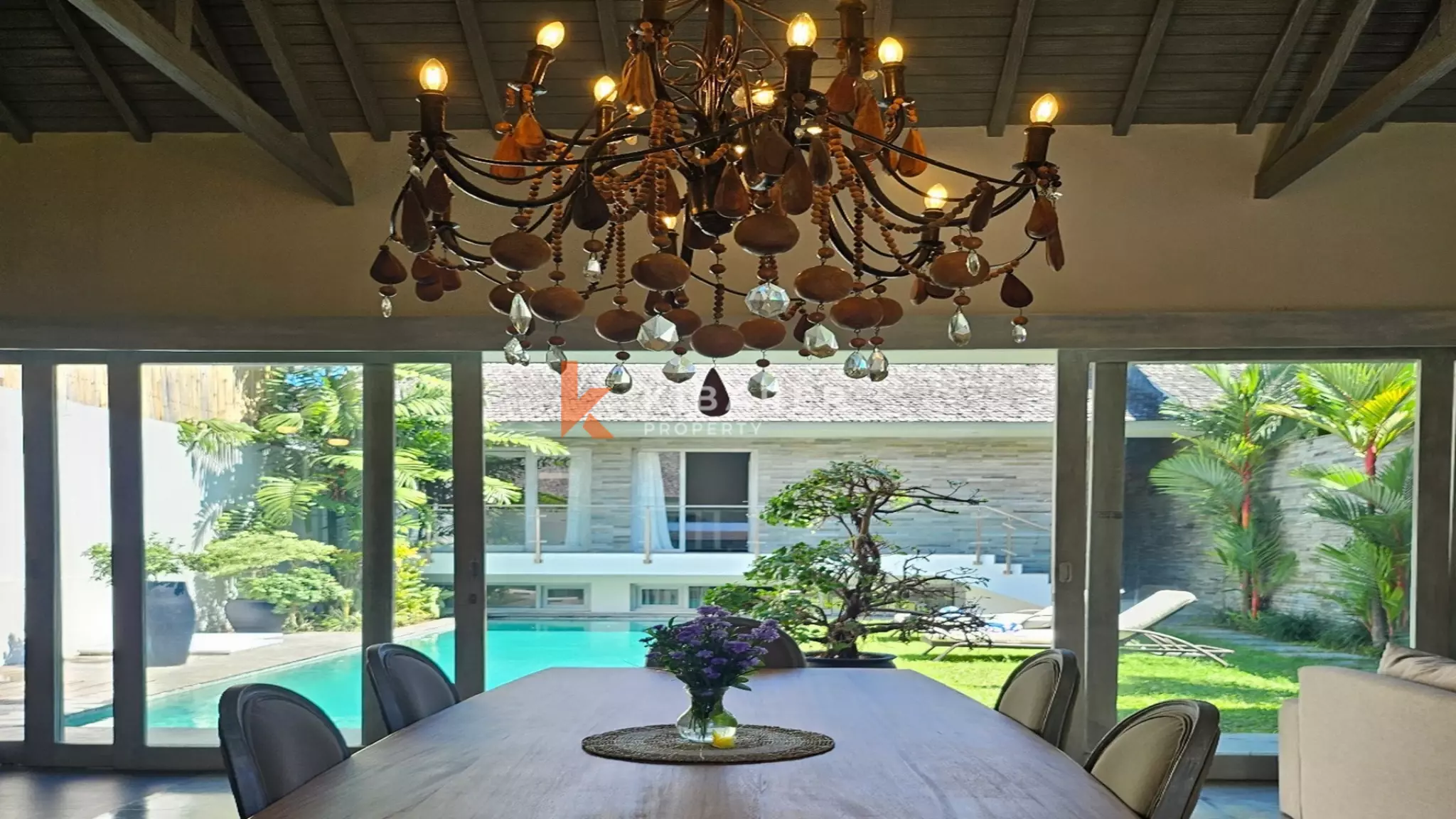 Charming Three-Bedroom Tropical Villa with Garden and Private Pool in Berawa — image 5