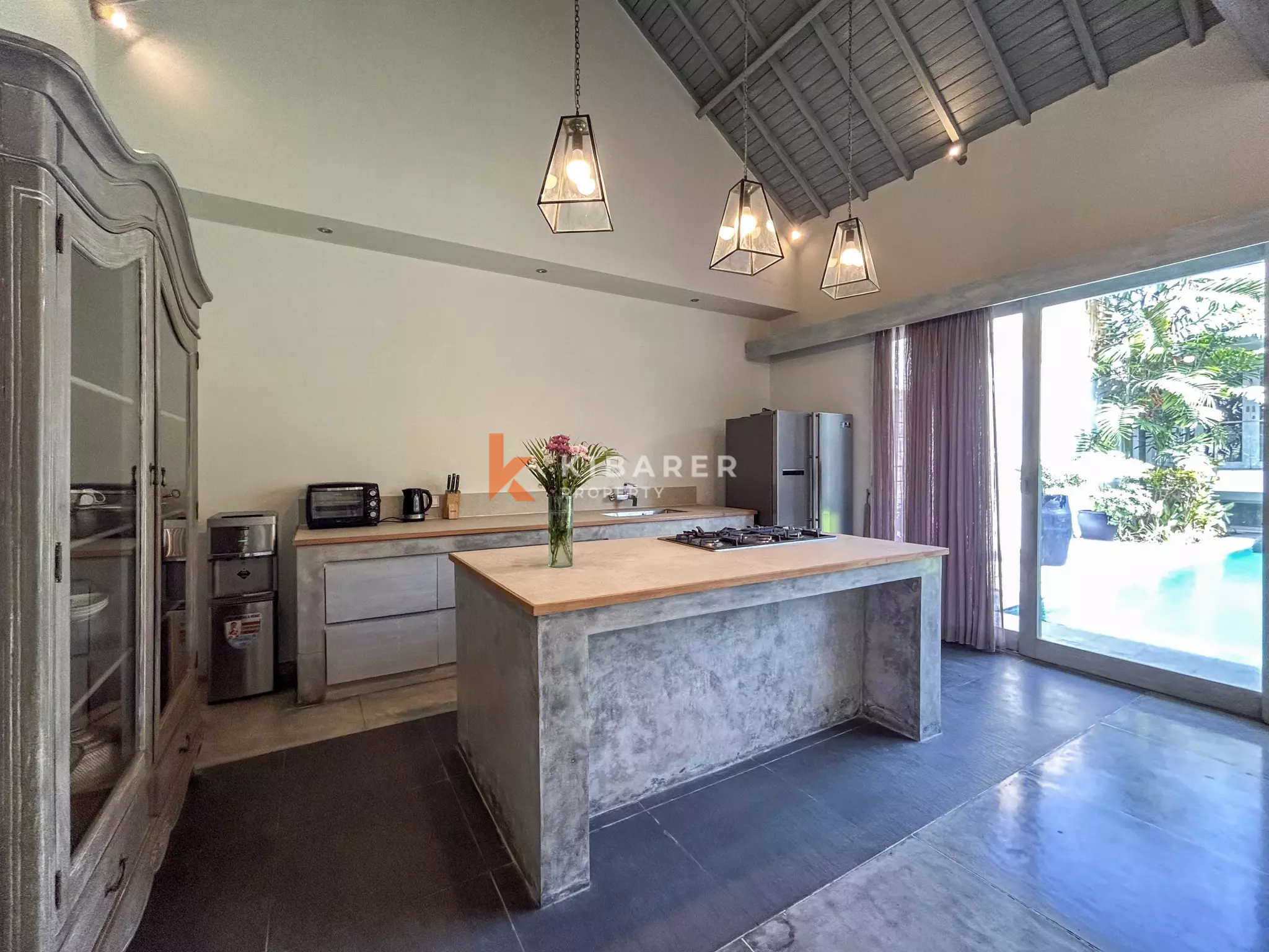 Charming Three-Bedroom Tropical Villa with Garden and Private Pool in Berawa — image 10