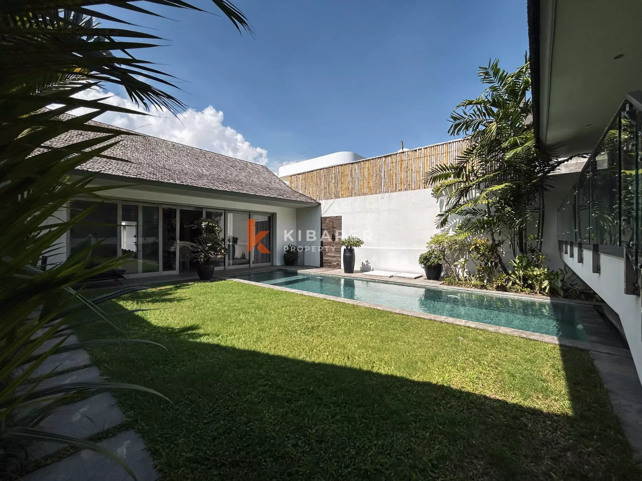 Charming Three-Bedroom Tropical Villa with Garden and Private Pool in Berawa — image 1