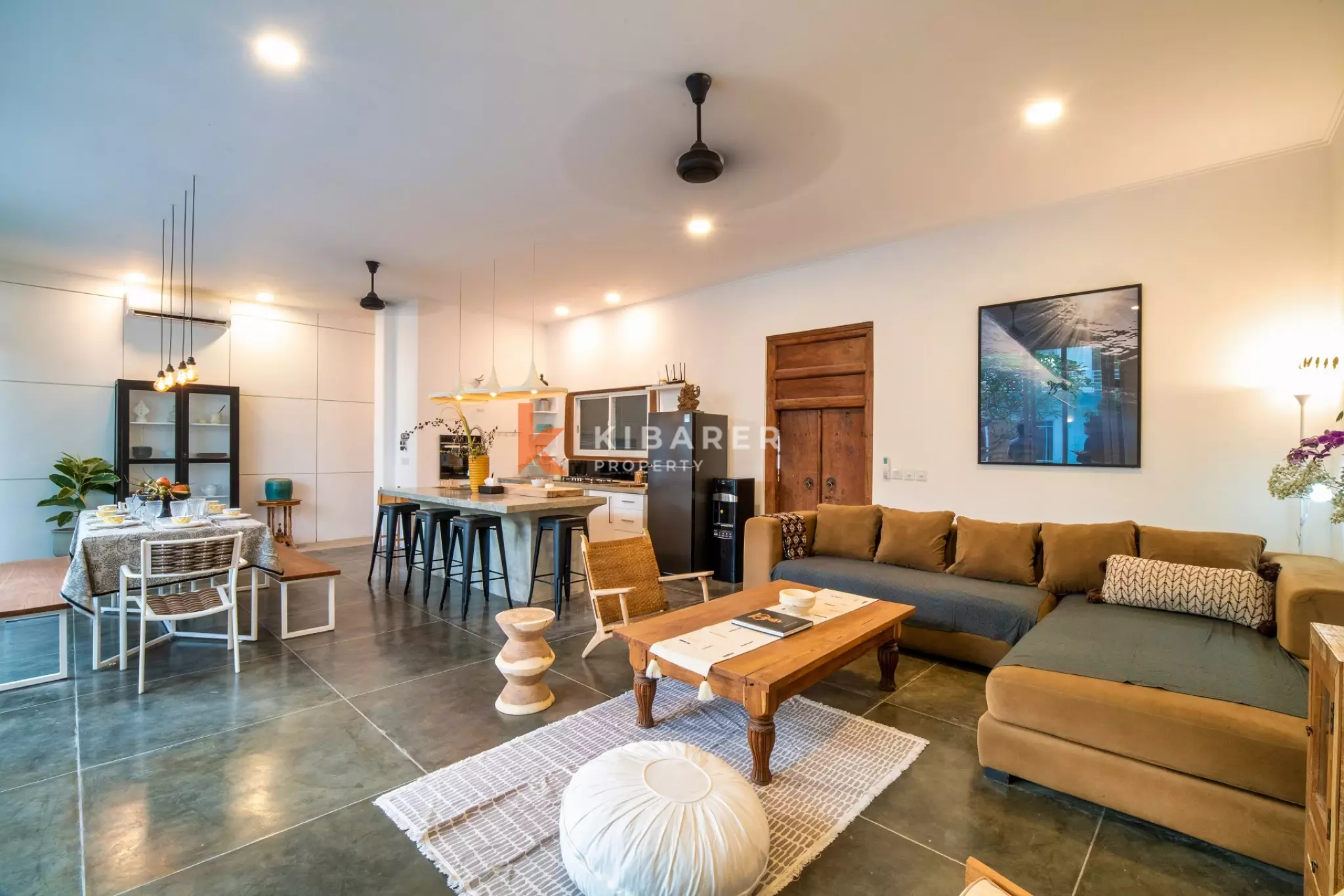 Luxury Four-Bedroom Villa with Enclosed Living Room in Prime Berawa Location — image 5