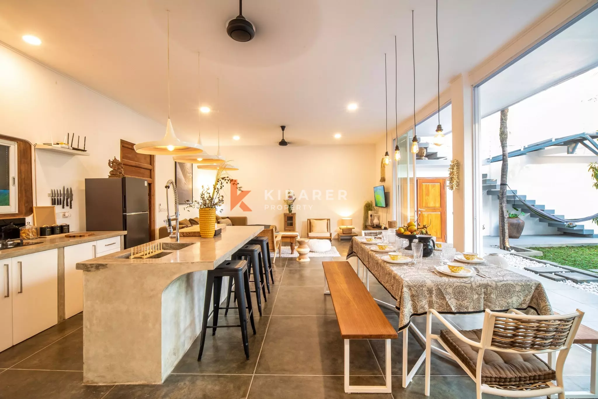 Luxury Four-Bedroom Villa with Enclosed Living Room in Prime Berawa Location — image 2