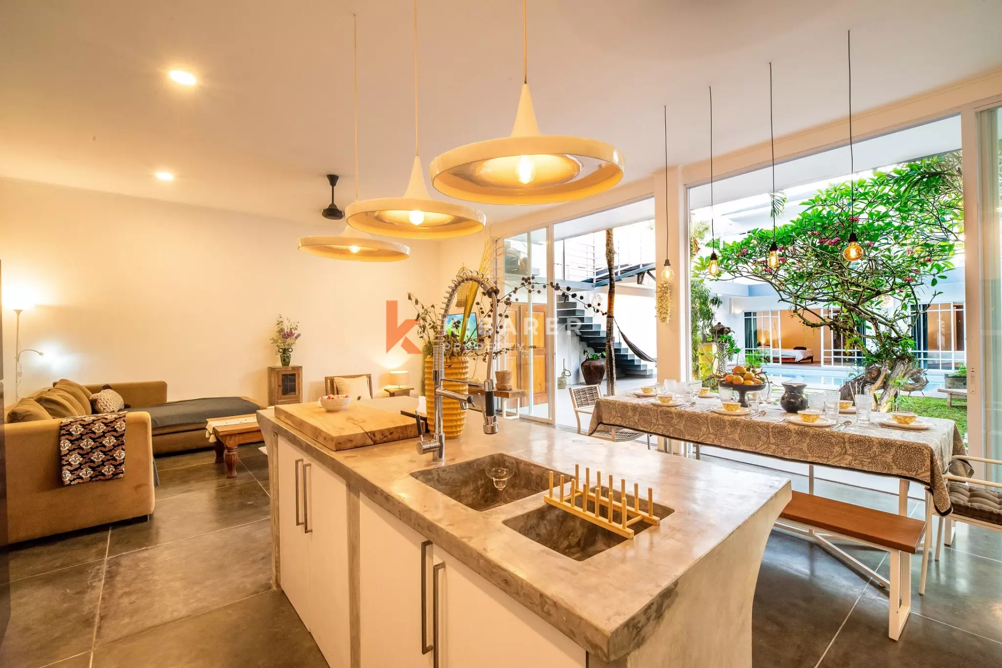 Luxury Four-Bedroom Villa with Enclosed Living Room in Prime Berawa Location — image 3