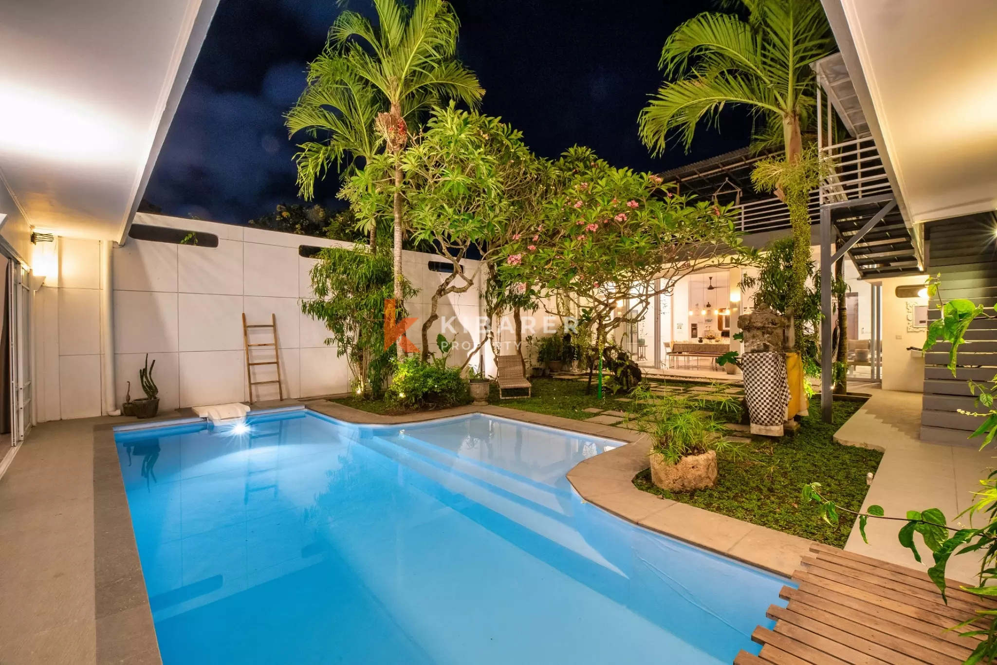 Luxury Four-Bedroom Villa with Enclosed Living Room in Prime Berawa Location — image 9
