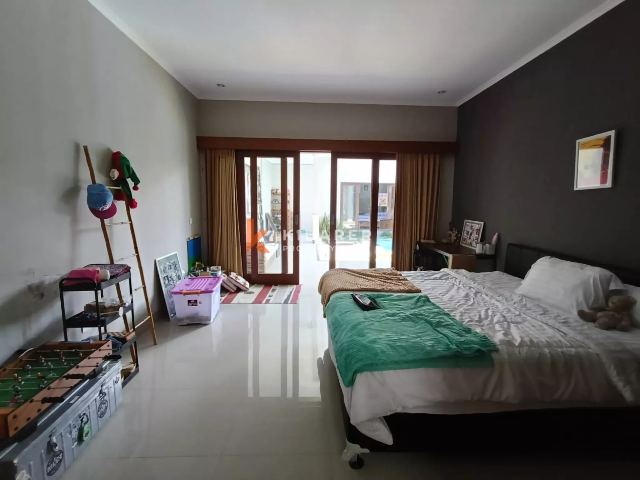 Charming Three-Bedroom Closed Living Room Villa in Kerobokan — image 9