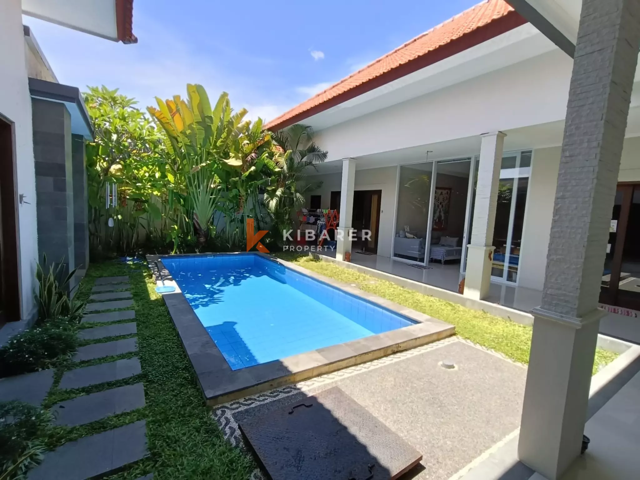 Charming Three-Bedroom Closed Living Room Villa in Kerobokan — image 2
