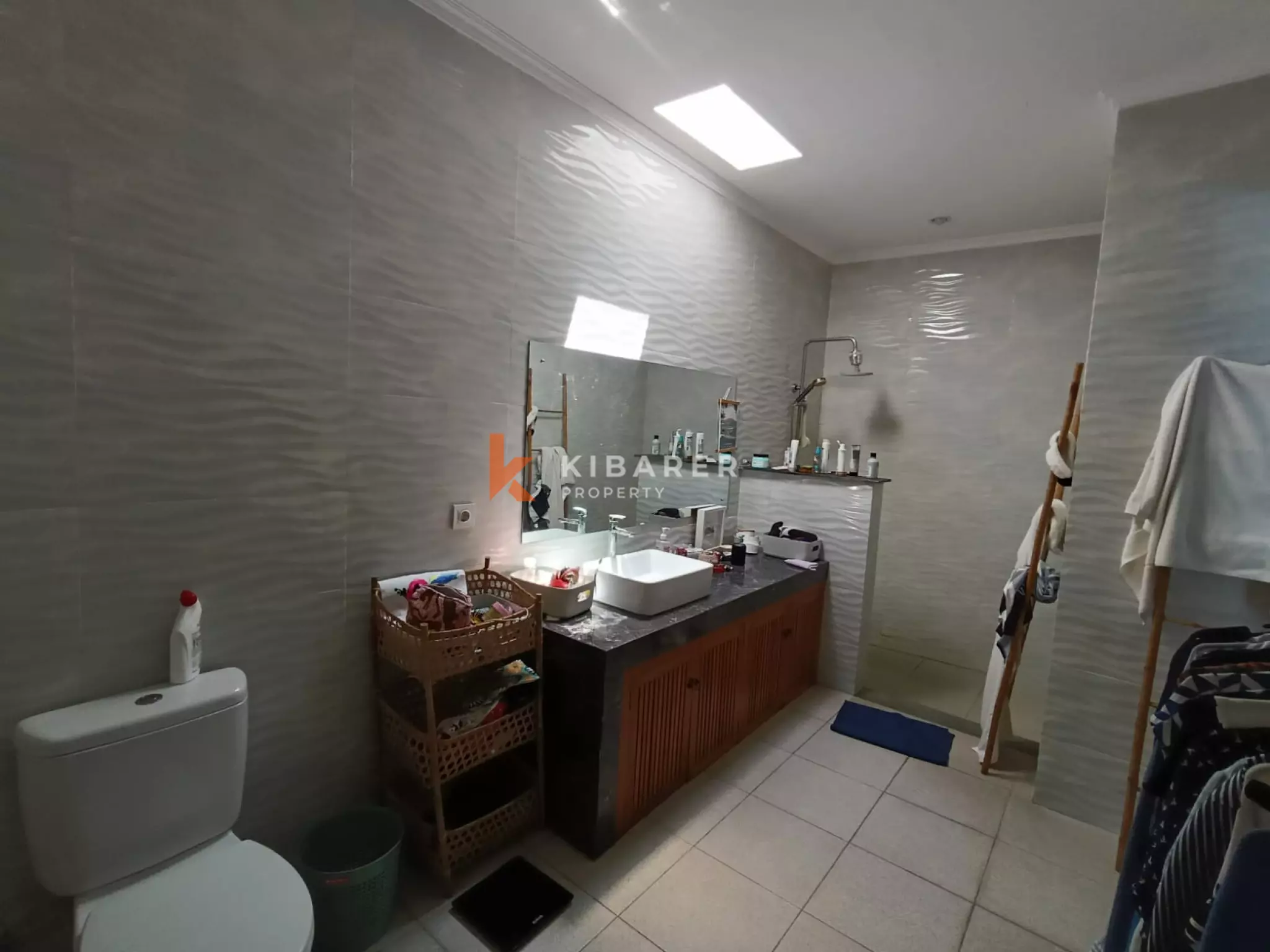 Charming Three-Bedroom Closed Living Room Villa in Kerobokan — image 8