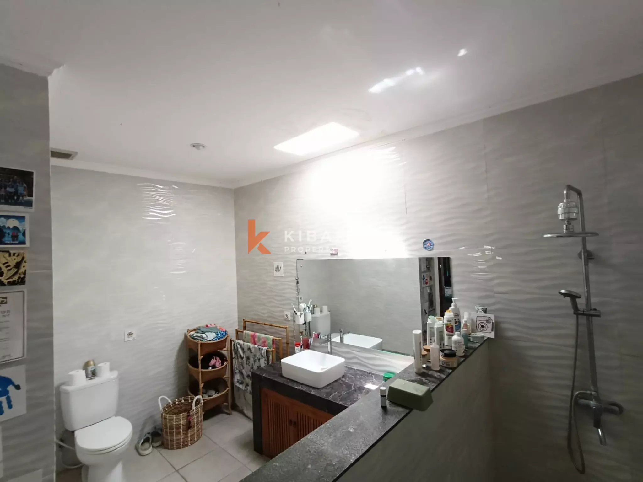 Charming Three-Bedroom Closed Living Room Villa in Kerobokan — image 10