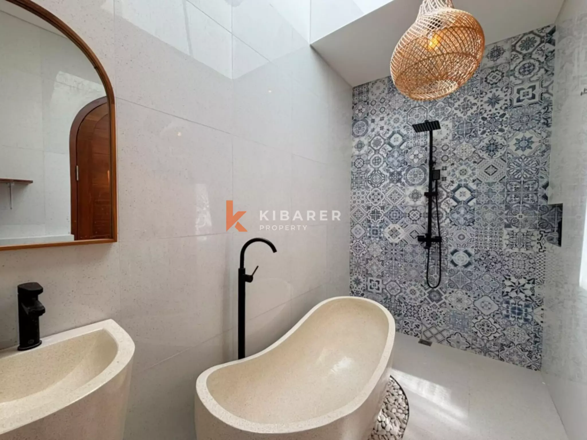 Elegant Three Bedroom Rooftop Pool Villa Near Bali's Best Beaches in Ungasan — image 16
