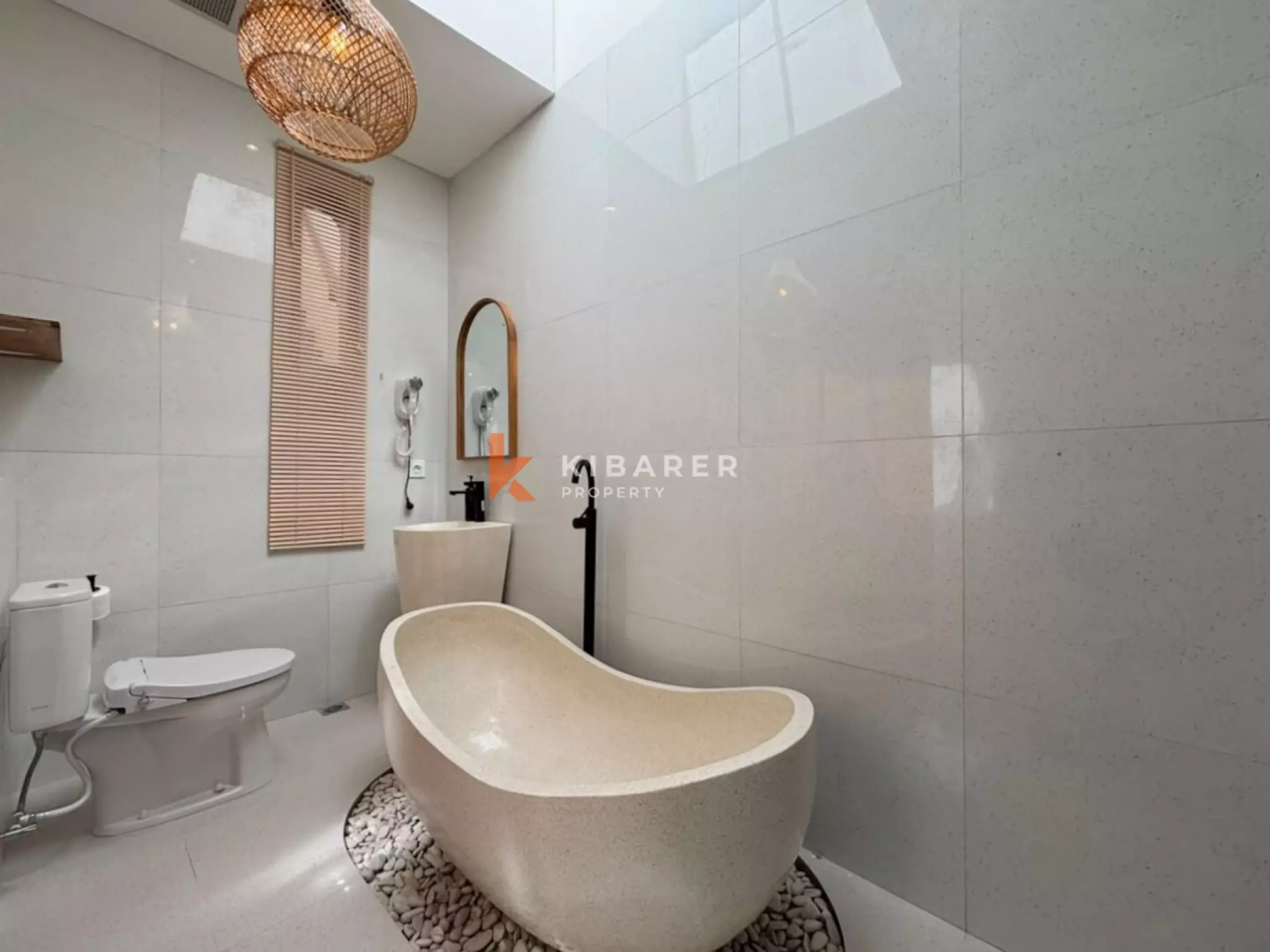 Elegant Three Bedroom Rooftop Pool Villa Near Bali's Best Beaches in Ungasan — image 15